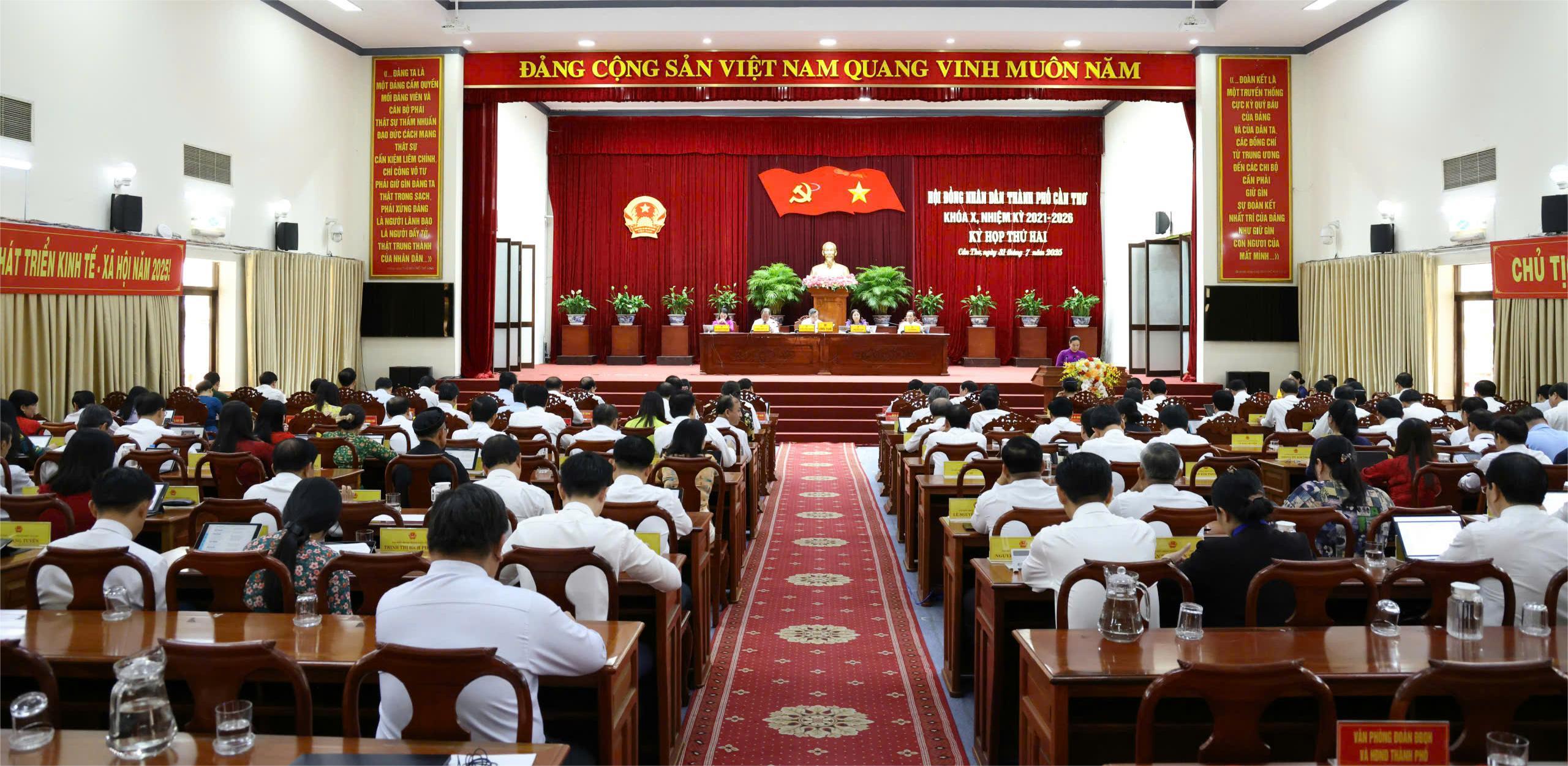 Quang cảnh Kỳ họp Hội đồng Nhân dân TP. Cần Thơ khóa X, nhiệm kỳ 2021-2026.