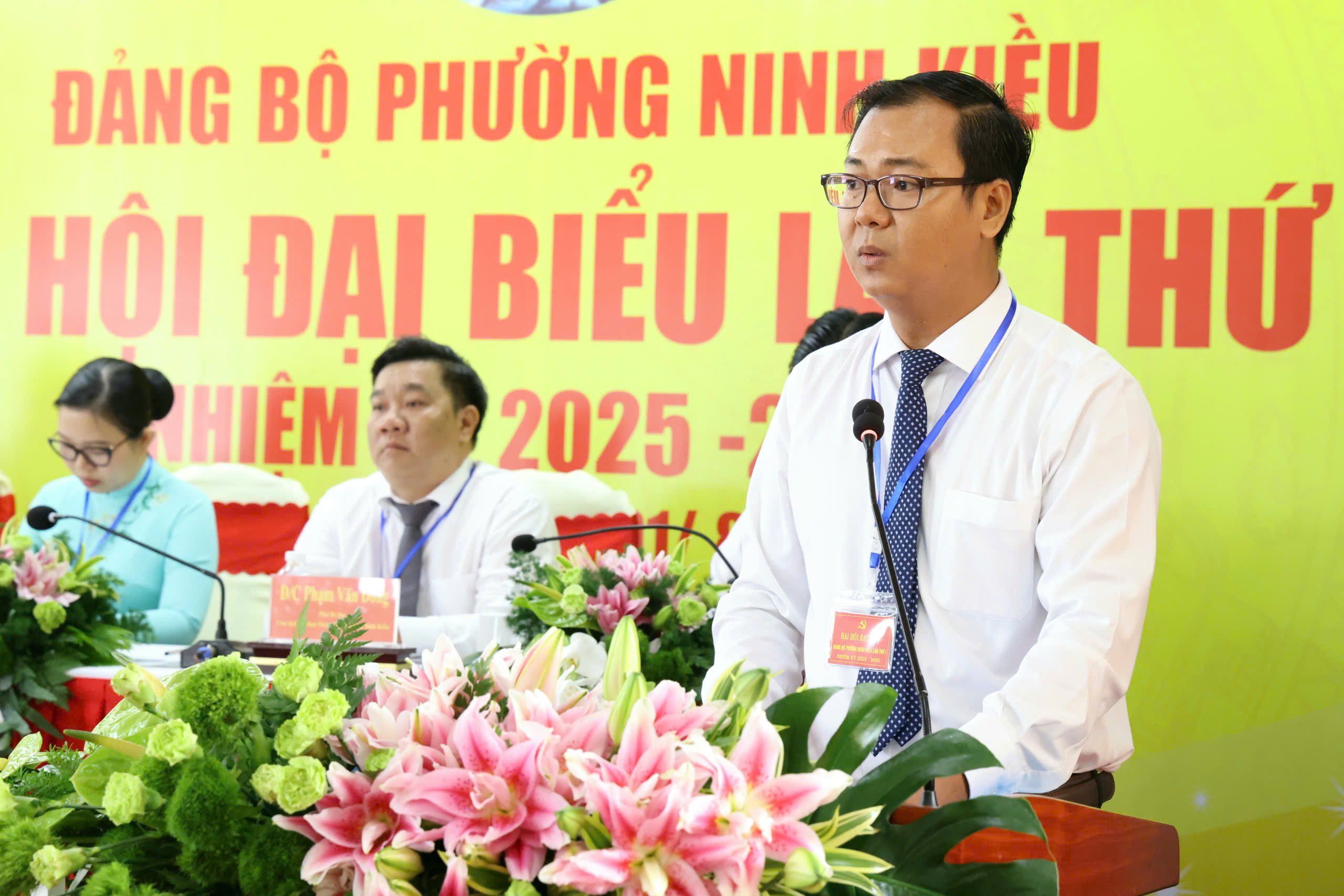 Các đại biểu phát biểu tham luận tại Đại hội.