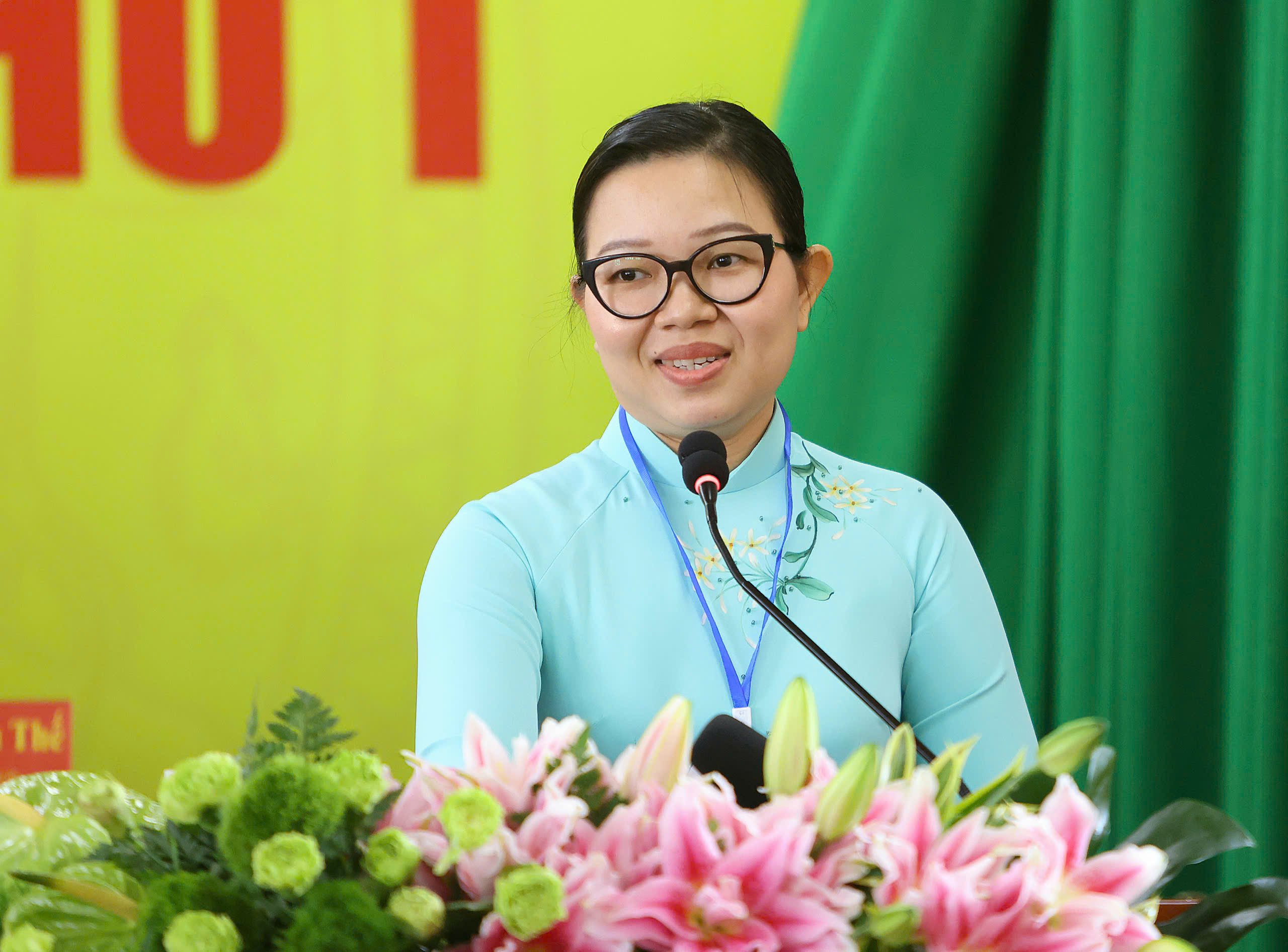 Bà Trần Thị Vĩnh Nghi - Bí thư Đảng ủy Phường Ninh Kiều phát biểu tại Đại hội.