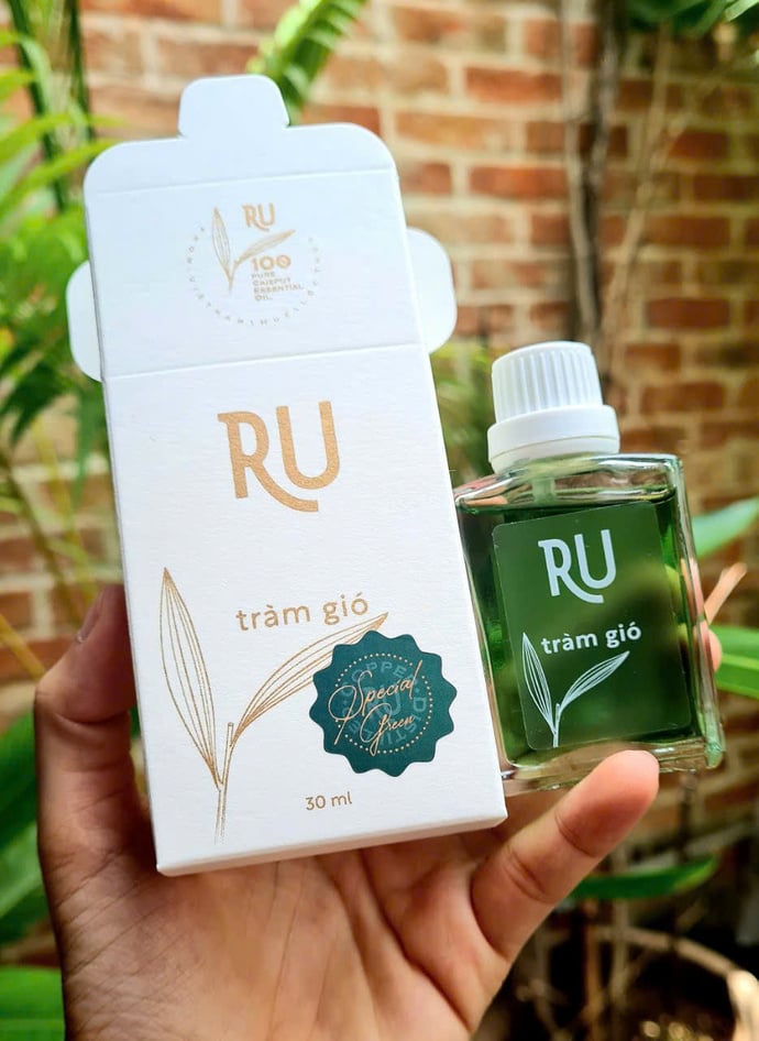 Mùi hương tinh khiết đặc trưng của tinh dầu tràm còn giúp thư giãn tinh thần, giảm stress, ngủ ngon, …