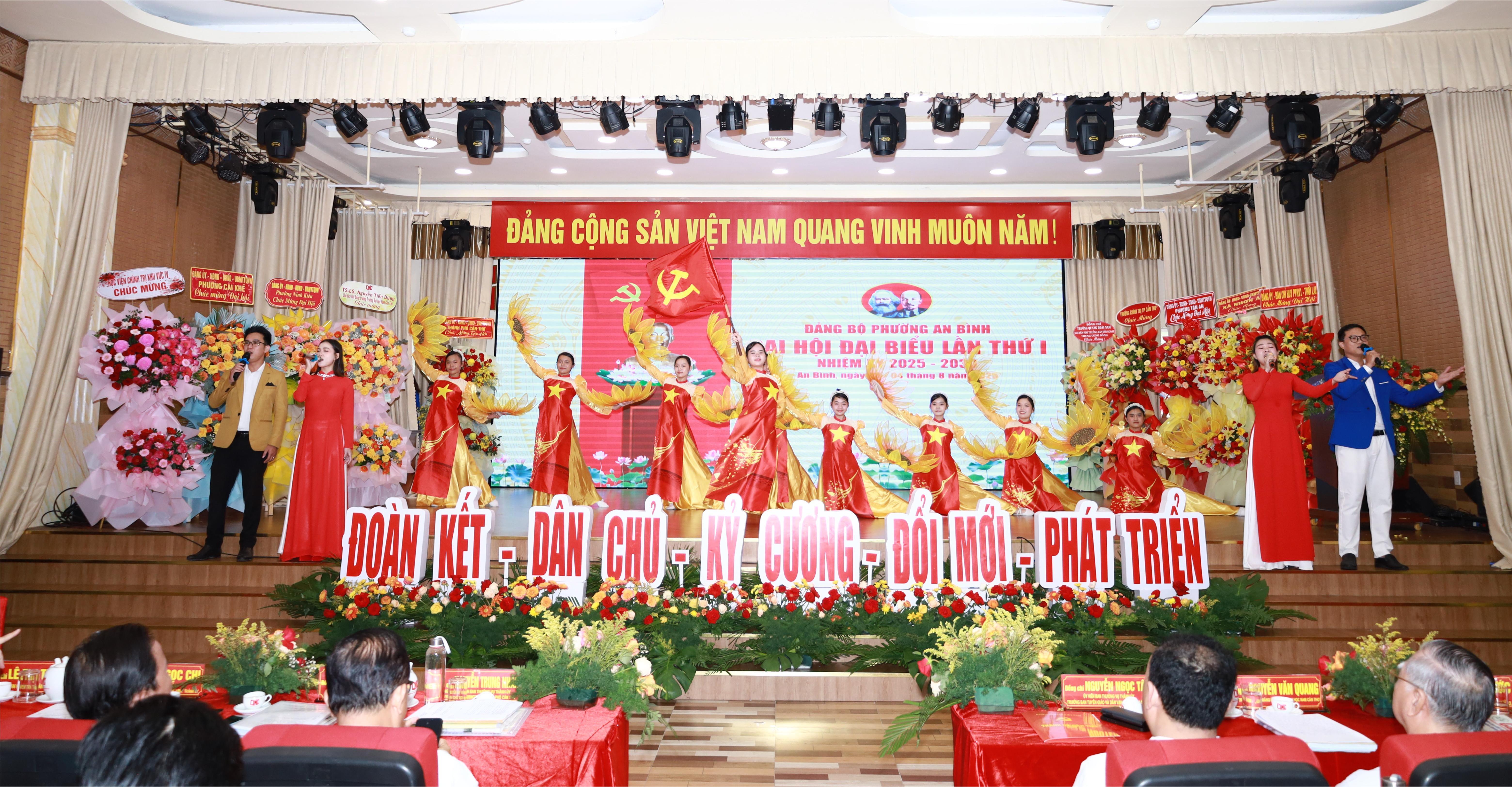 Các tiết mục văn nghệ tại Đại hội.