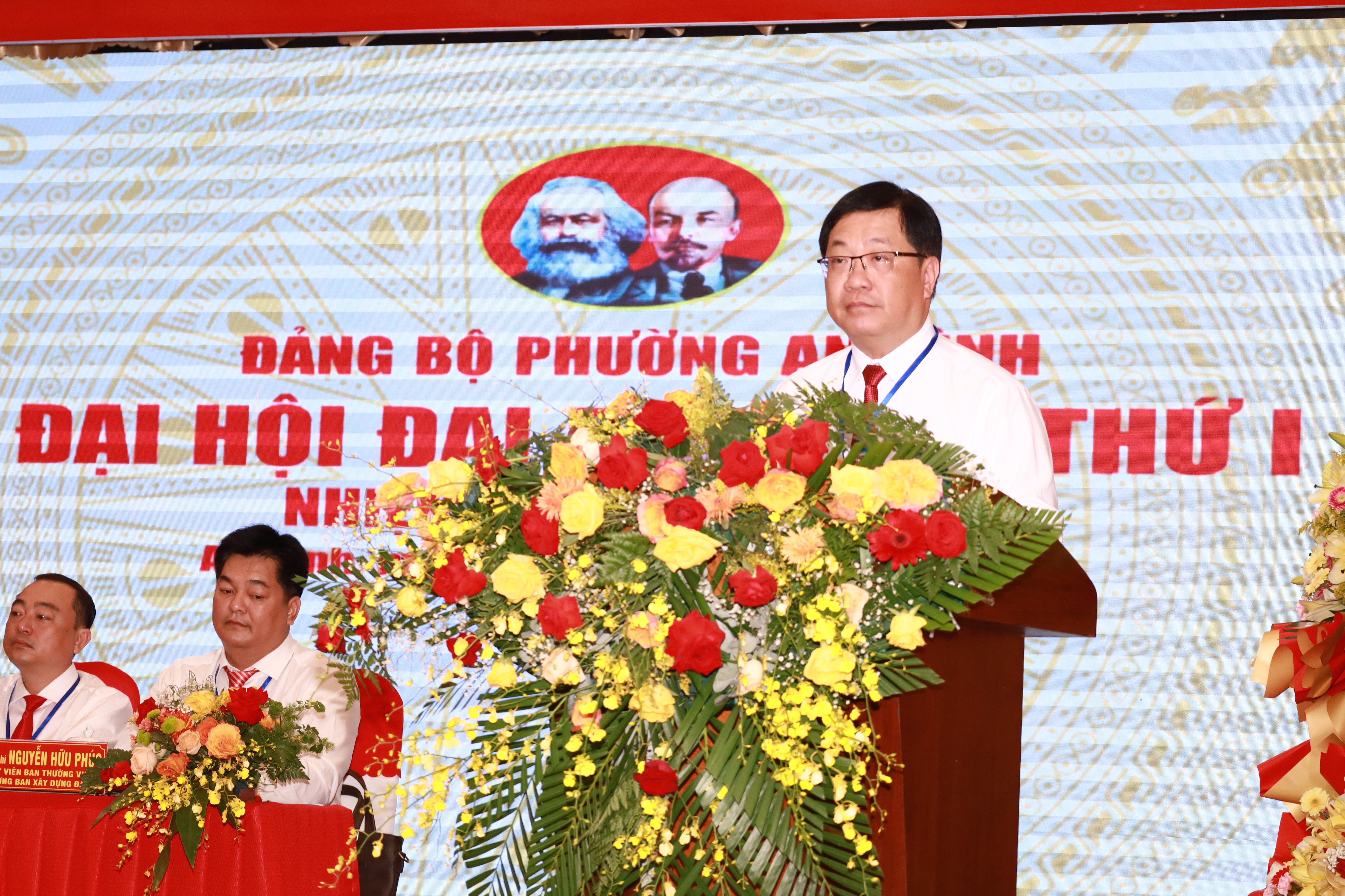 Ông Trần Lê Bình - Bí thư Đảng ủy phường An Bình phát biểu tại Đại hội.