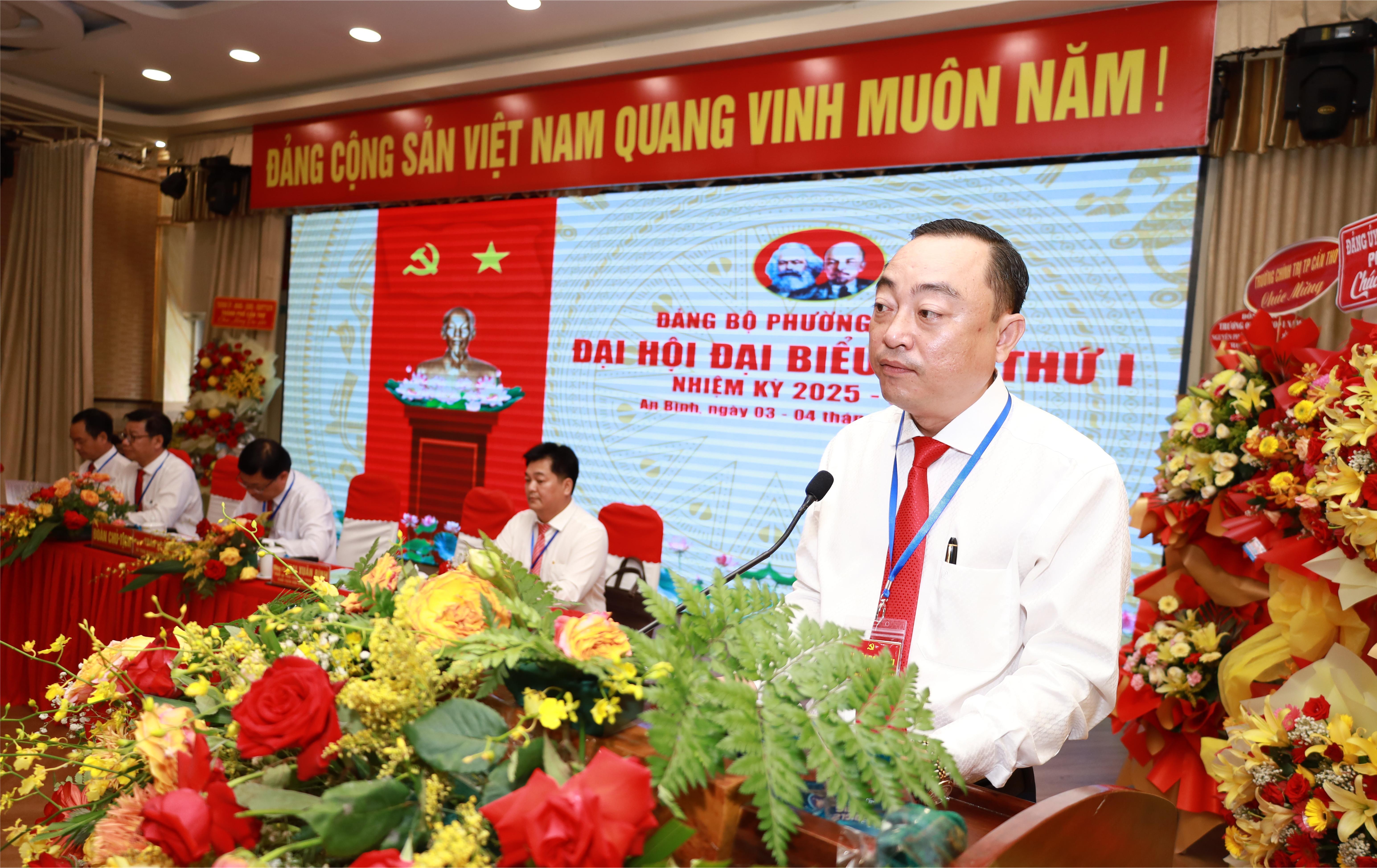 Ông Mai Xuân Bình - Phó Bí thư Thường trực Đảng ủy, Chủ tịch HĐND phường An Bình phát biểu tại Đại hội.