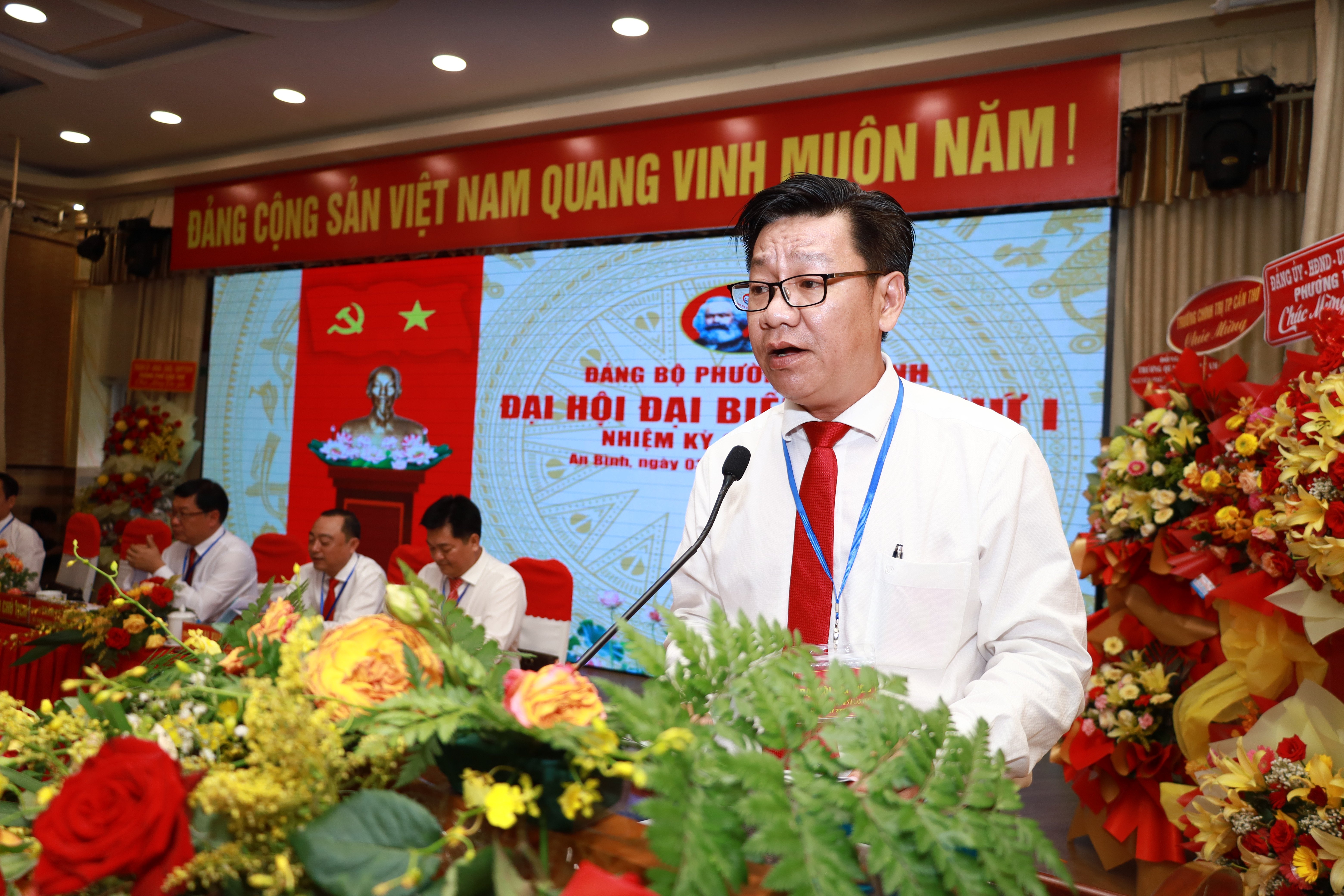 Ông Đào Thành Hiểu - Phó Bí thư Đảng ủy, Chủ tịch UBND phường An Bình phát biểu tại Đại hội.