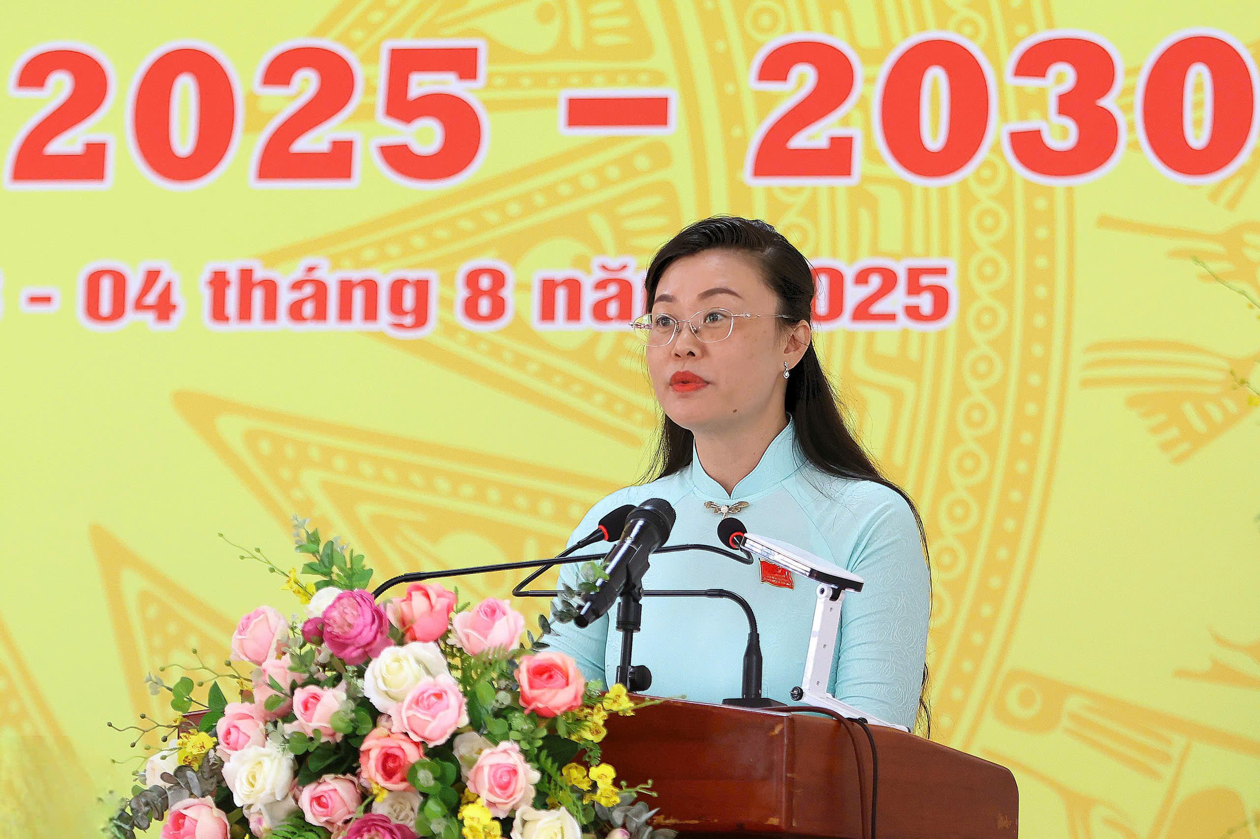 Bà Phạm Thị Thùy Dung - Bí thư Đảng ủy xã Thạnh Xuân phát biểu khai mạc Đại hội.