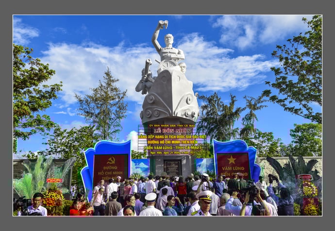 Di tích Đường Hồ Chí Minh trên biển (Bến Vàm Lũng - tỉnh Cà Mau), Khóm 8, xã Phan Ngọc Hiển được xếp hạng di tích quốc gia đặc biệt vào năm 2025.