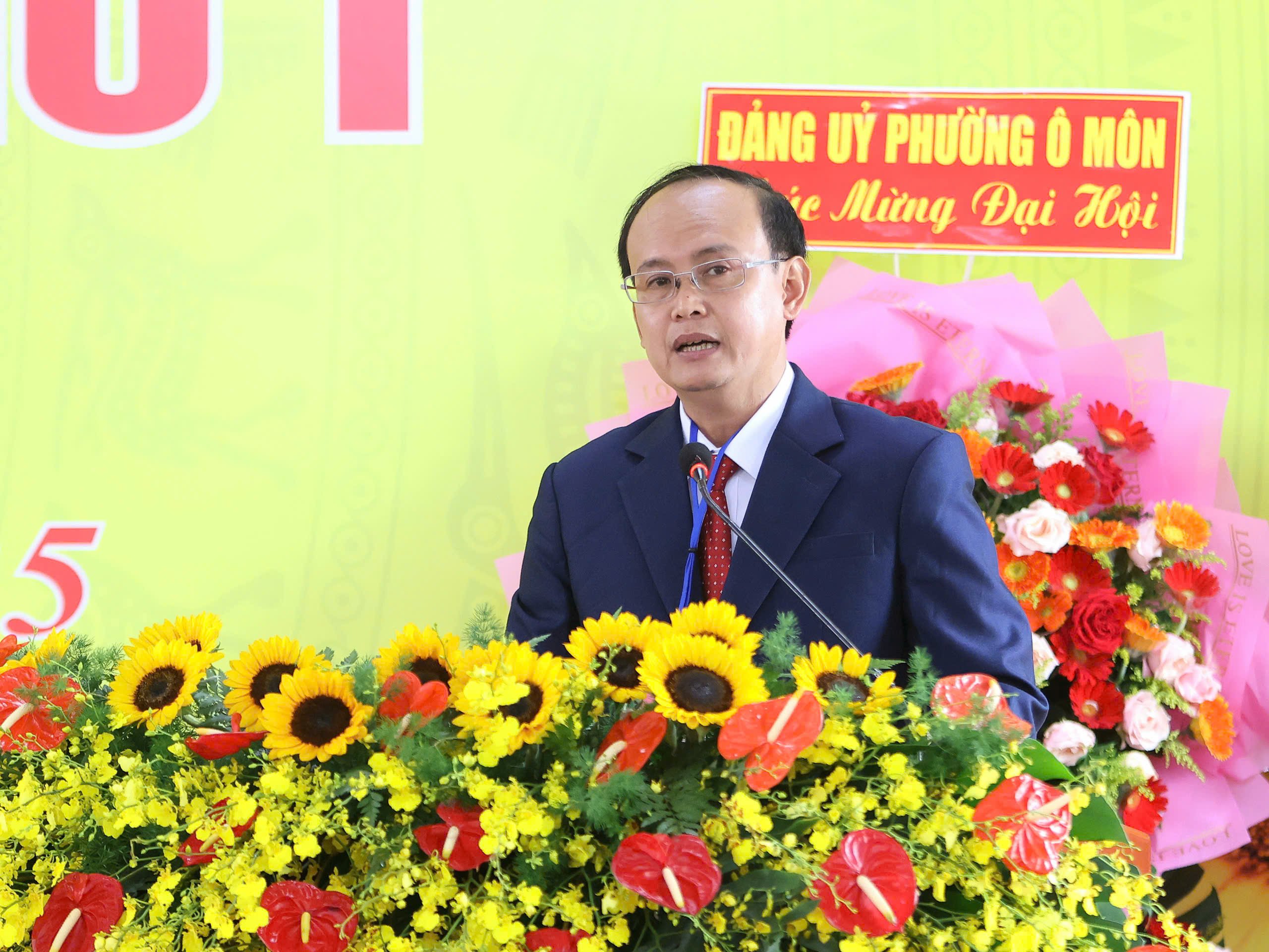 Ông Trần Văn Xem - Phó Bí thư Thường trực Đảng ủy phường Phước Thới phát biểu tại Đại hội.