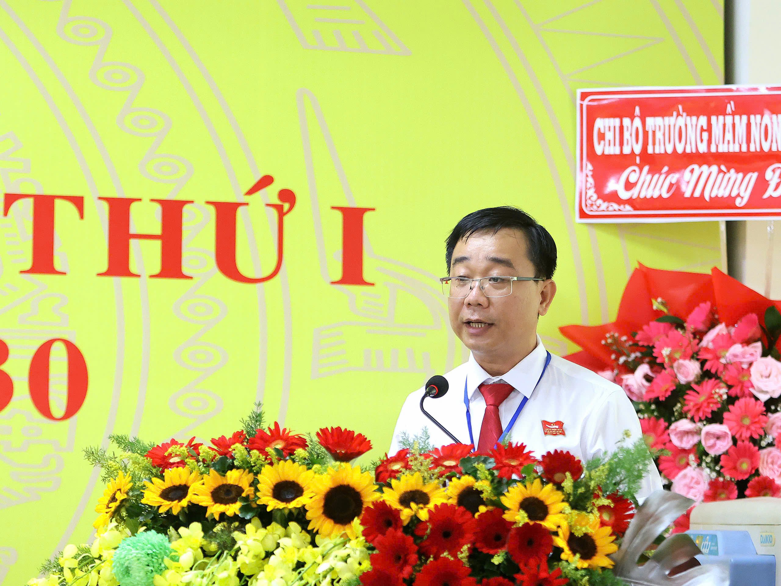 Ông Trần Tuấn Anh - Phó Bí thư Thường trực Đảng ủy phường Tân An phát biểu tại đại hội.