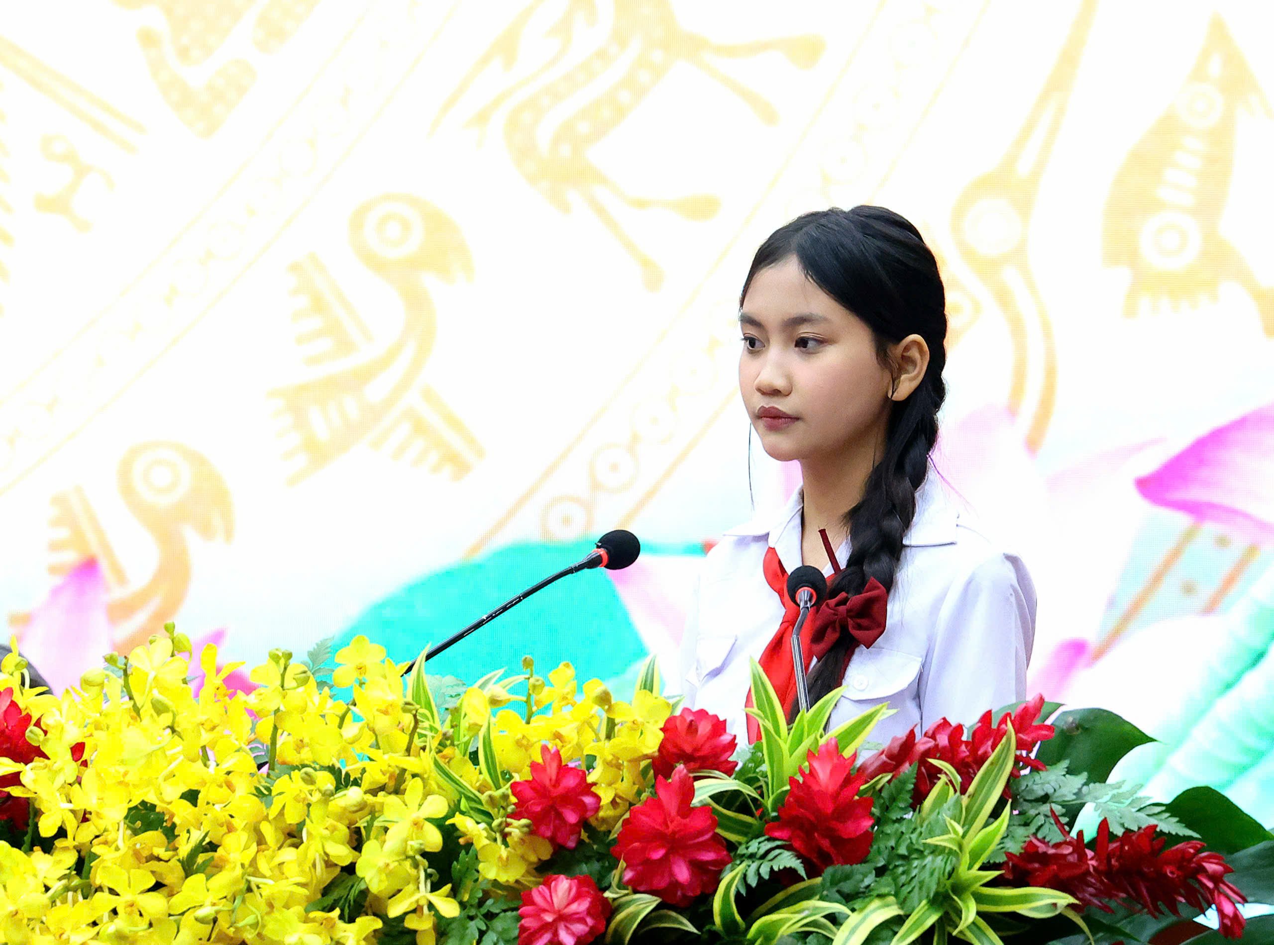 Đại diện thiếu nhi phát biểu chúc mừng Đại hội.