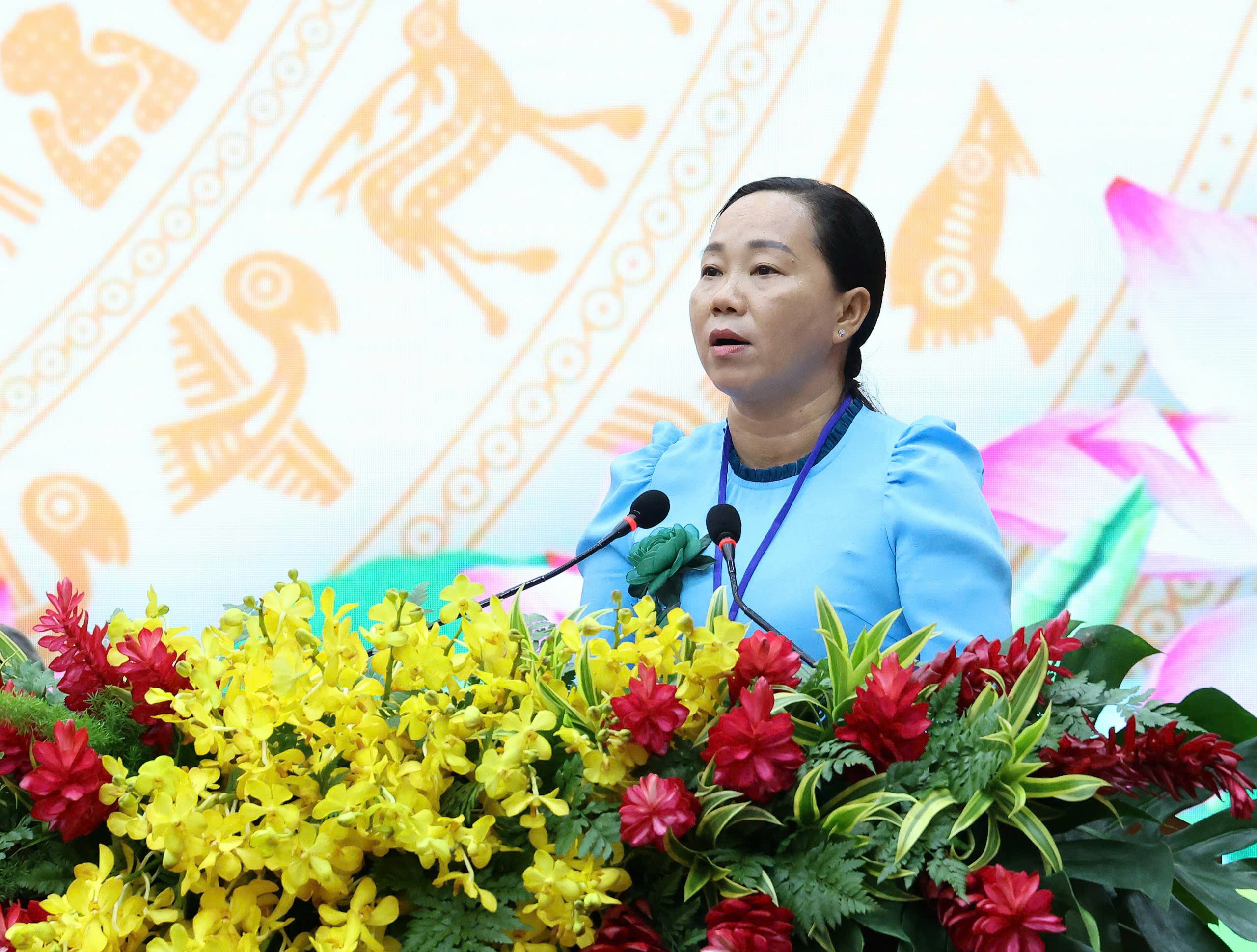 Bà Võ Thị Thúy Đoan - Phó Chủ tịch UB MTTQVN phường, Chủ tịch Hội LHPN phường Ô Môn phát biểu thảo luận tại Đại hội.