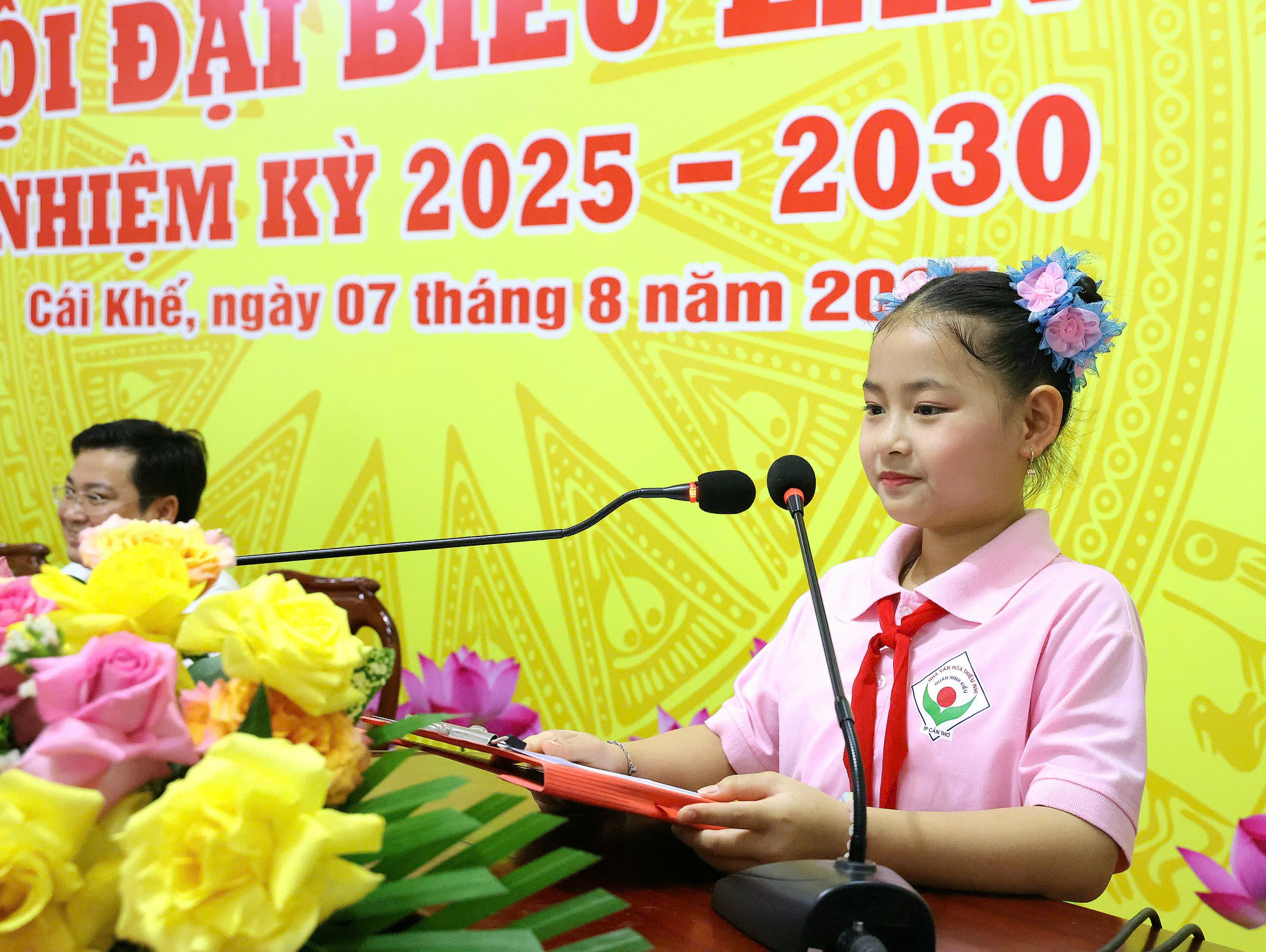 Đại diện thiếu nhi phát biểu chúc mừng Đại hội.