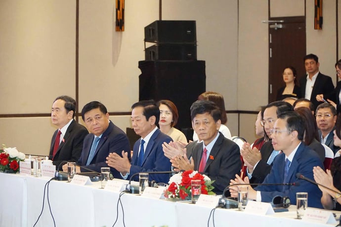 Lãnh đạo tham dự sự kiện. Ảnh: Văn Dương
