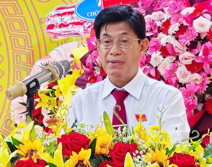 Ông Phan Vĩnh Tùng, Bí thư đảng ủy xã