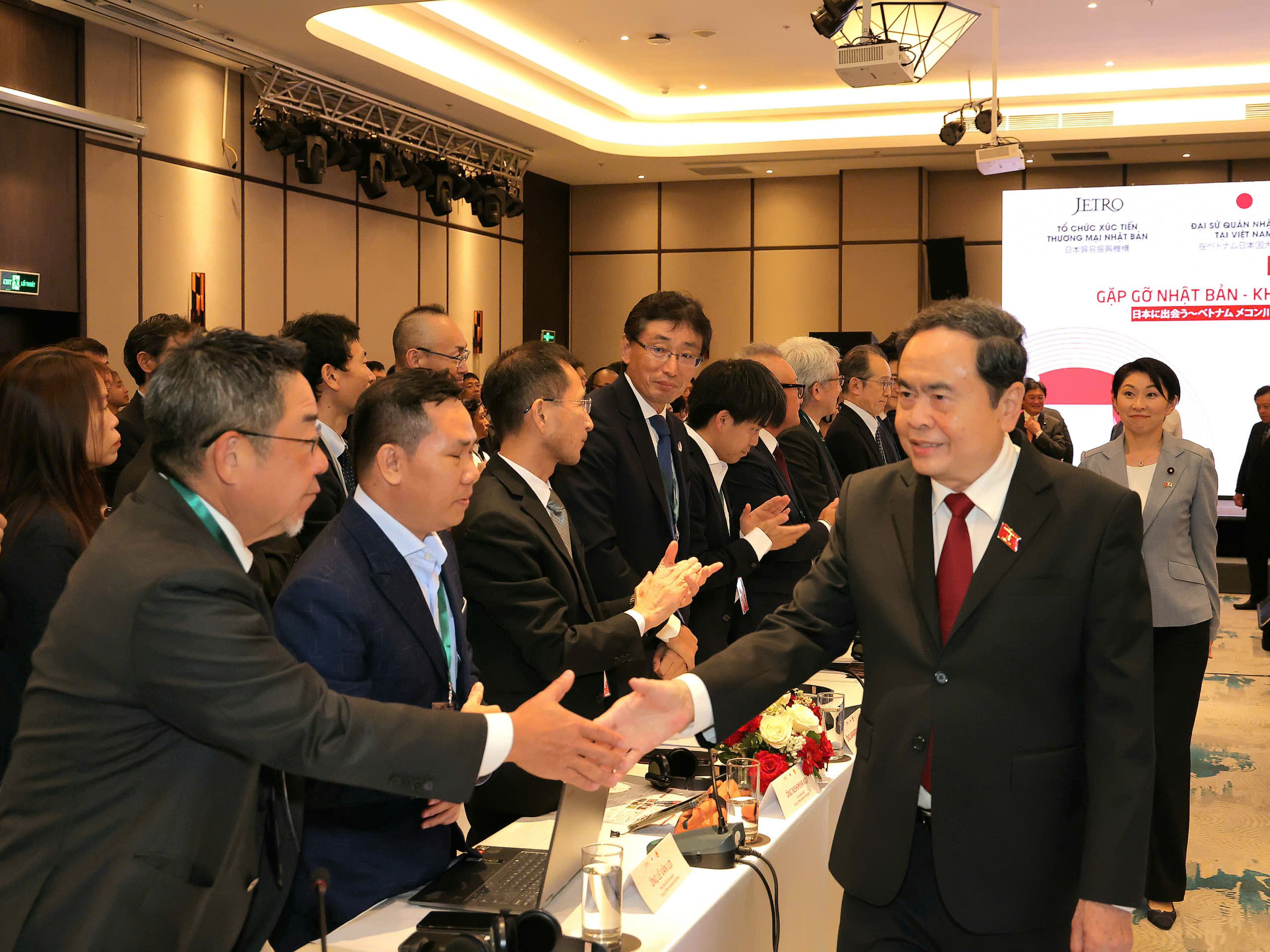 Chủ tịch Quốc hội Trần Thanh Mẫn và đại diện các doanh nghiệp Nhật bản dự Hội nghị xúc tiến đầu tư 'Gặp gỡ Nhật Bản - Đồng bằng sông Cửu Long'.