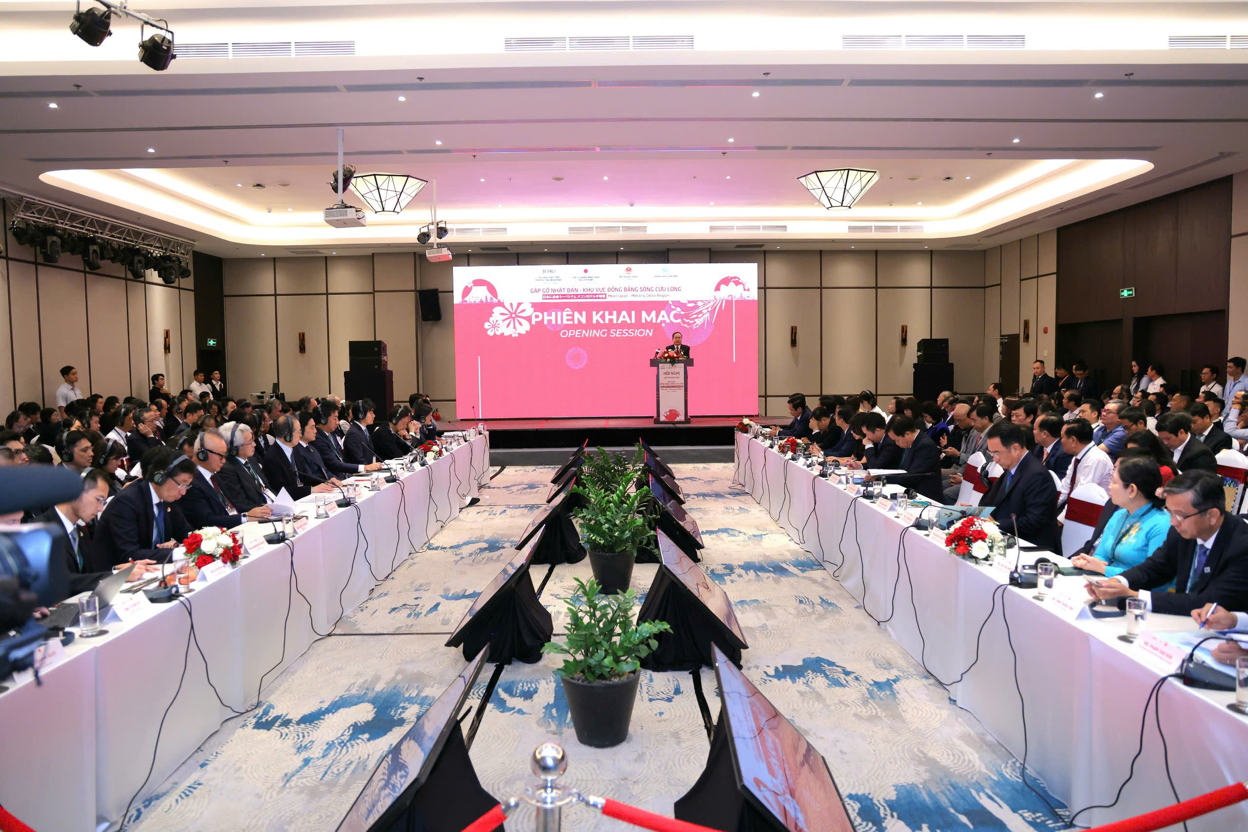 Quang cảnh hội nghị Hội nghị xúc tiến đầu tư 'Gặp gỡ Nhật Bản - Đồng bằng sông Cửu Long'.