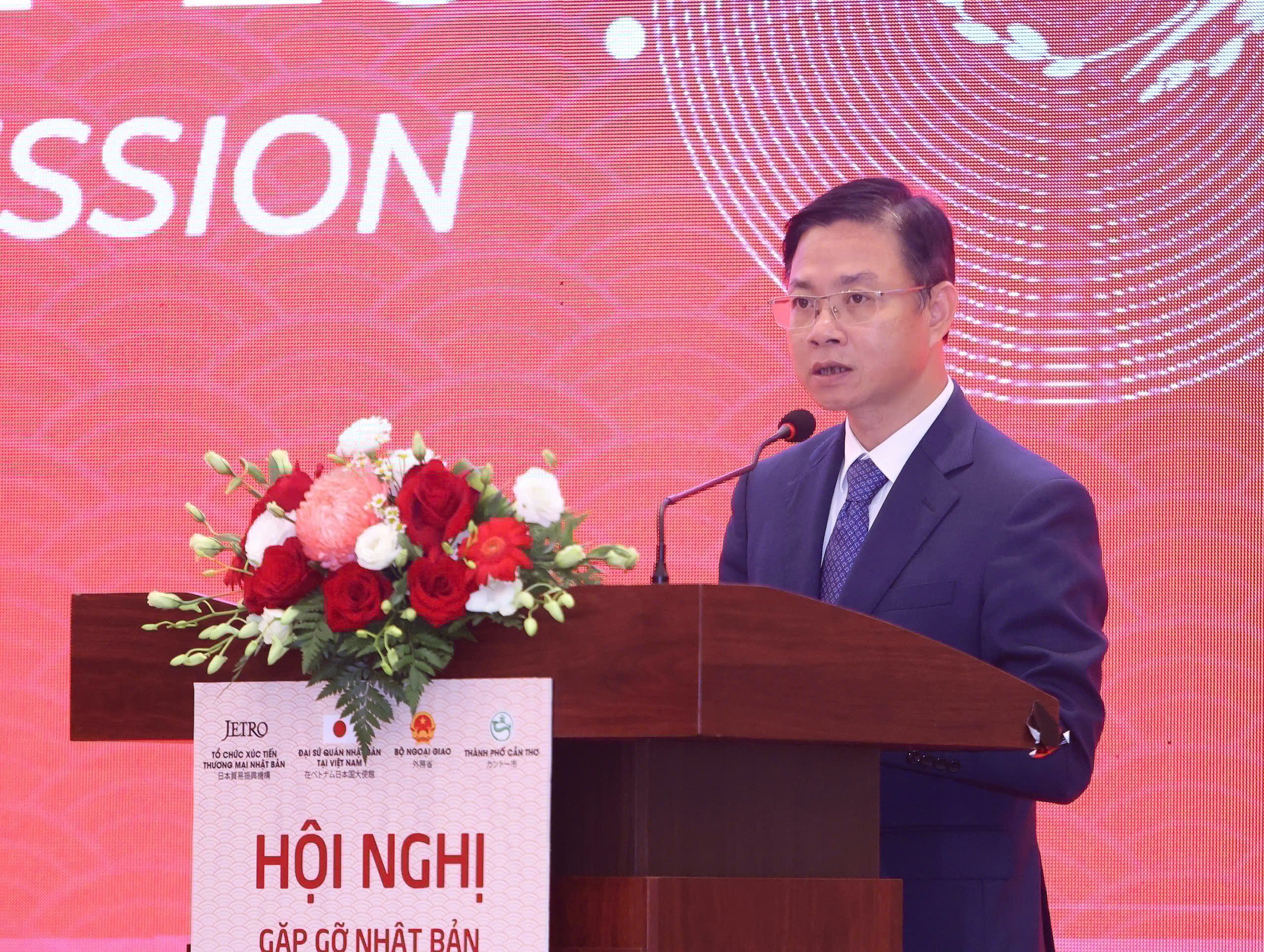 Thứ trưởng Bộ Ngoại giao Ngô Lê Văn phát biểu kết luận hội nghị.