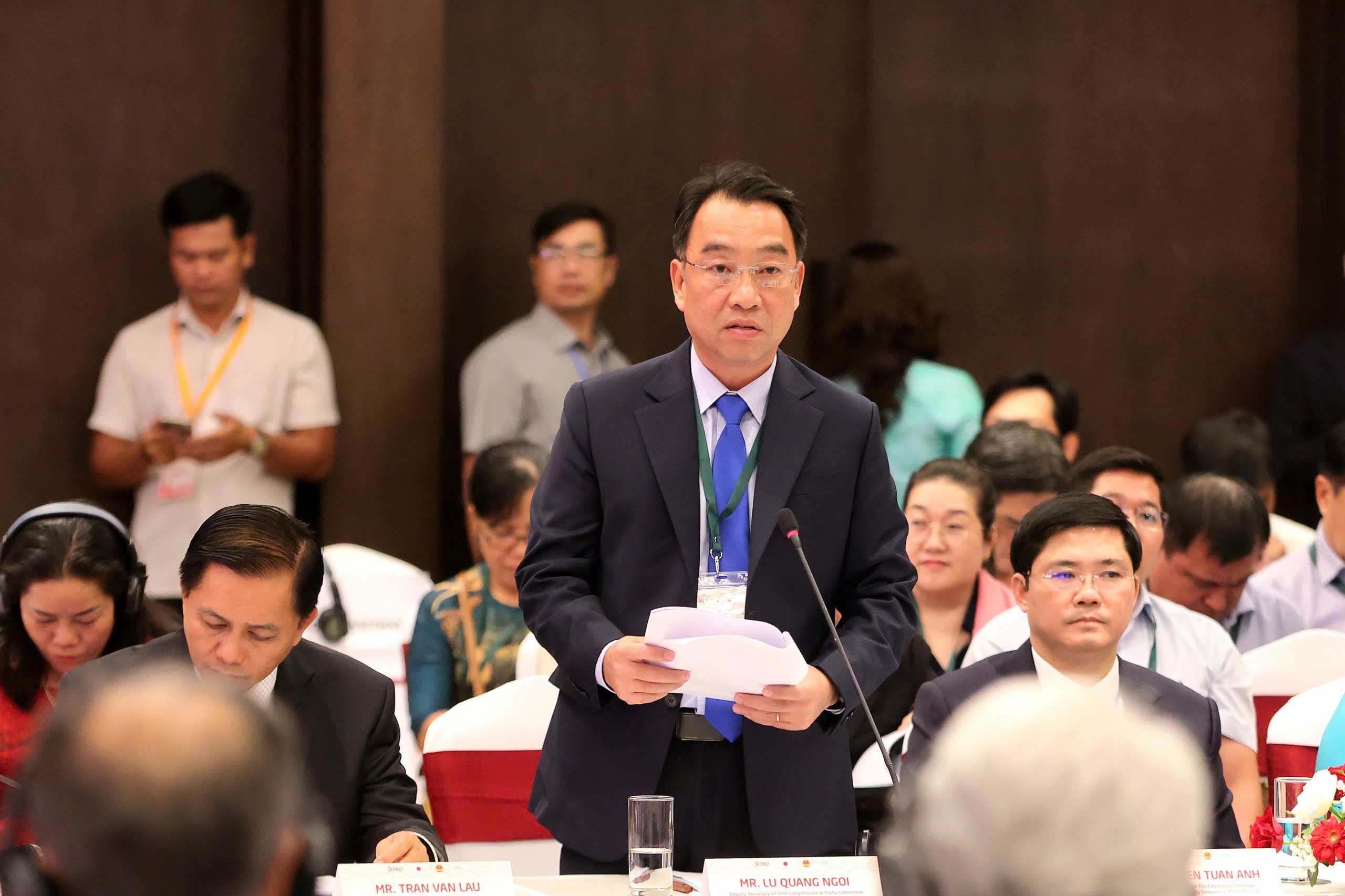 Ông Lữ Quang Ngời - Phó Bí thư Tỉnh ủy, Chủ tịch Ủy ban nhân dân tỉnh Vĩnh Long phát biểu tại hội nghị.