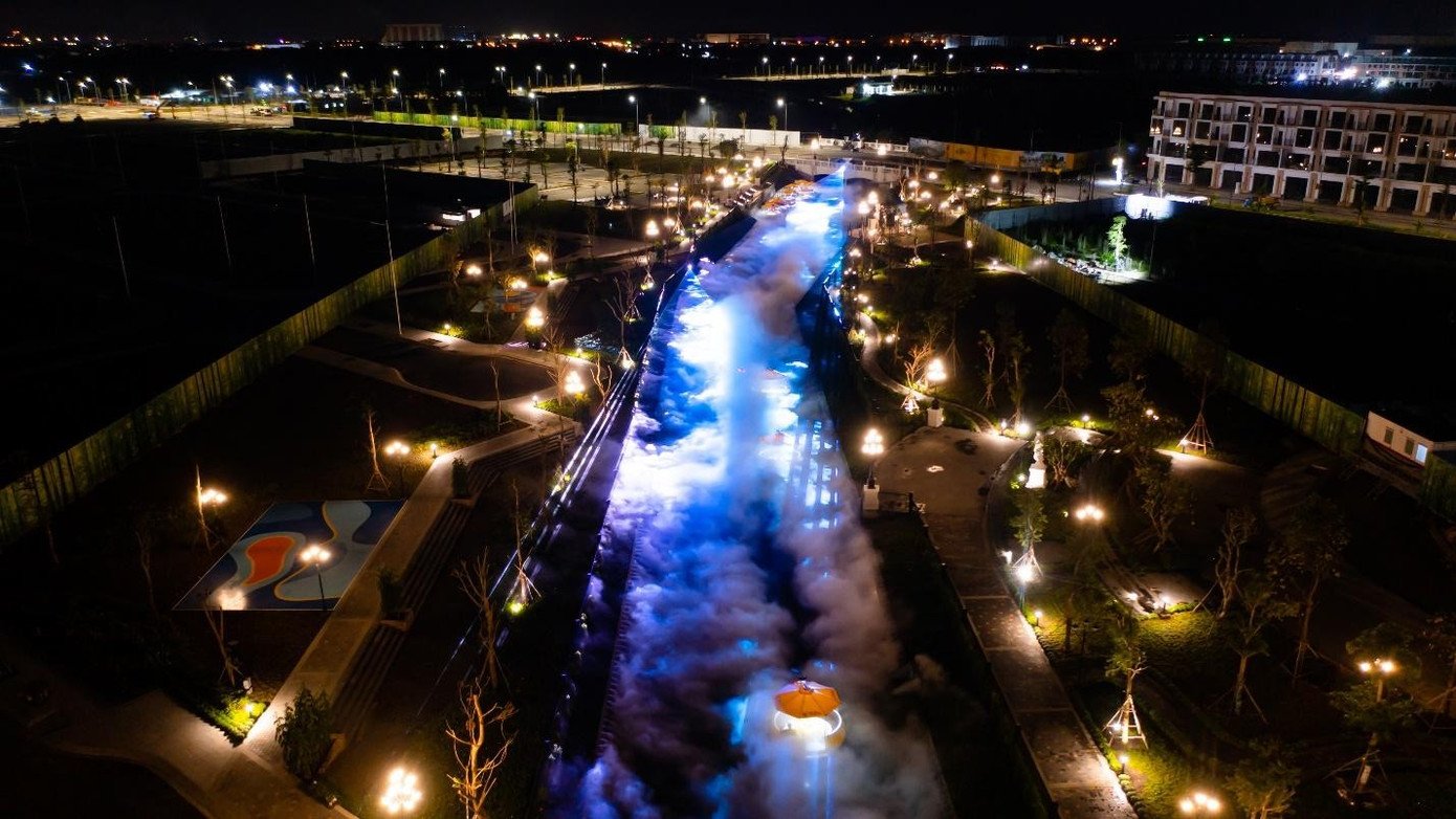 Dòng sông Ánh sáng là một hạng mục đặc biệt tại Thành phố Thiên niên kỷ T&T City Millennia (xã Cần Giuộc, tỉnh Tây Ninh). Lấy ý tưởng từ dòng Venice mộng mơ, Dòng sông Ánh sáng chạy trong lòng thành phố đã tạo dựng nên một không gian cảnh quan kỳ ảo với điểm nhấn là sự kết hợp giữa hệ thống phun sương, laser kết hợp biểu diễn nghệ thuật và âm nhạc chưa từng xuất hiện tại Việt Nam trước đó.