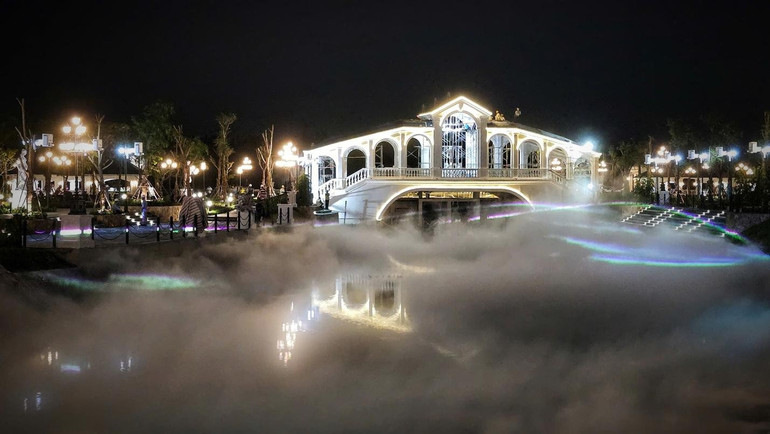 Vẻ đẹp huyền ảo trên Dòng sông Ánh sáng tại Thành phố Thiên niên kỷ T&T City Millennia.
