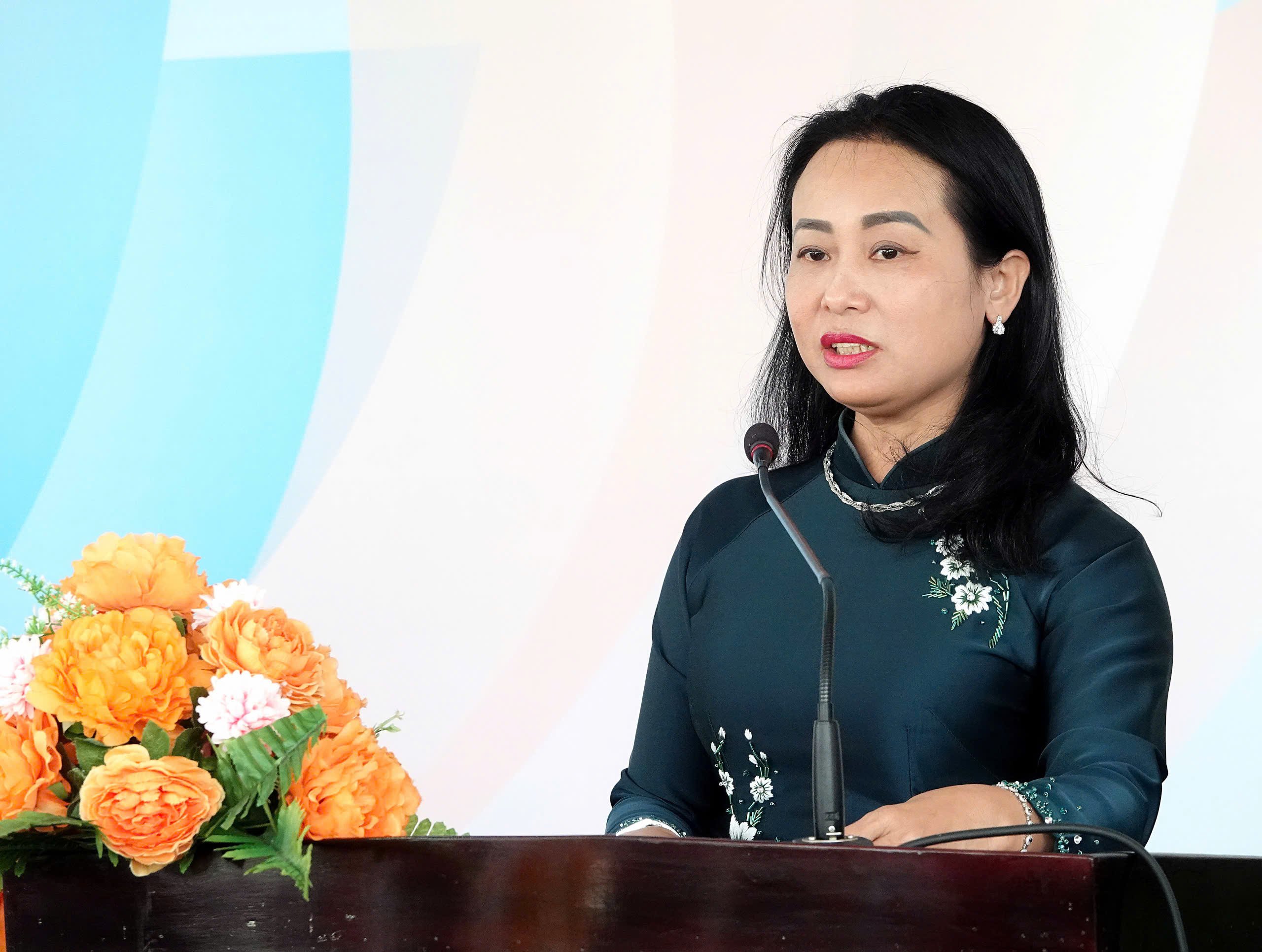 Bà Nguyễn Thị Tuyết Loan - Thành ủy viên, Hiệu trưởng Trường Chính trị TP Cần Thơ phát biểu tại buổi lễ.