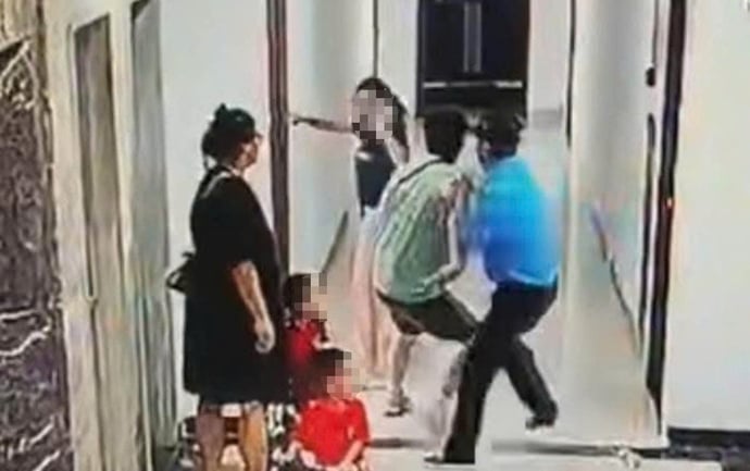 Vụ việc đánh nhau tại chung cư. Ảnh: Cắt ra từ video