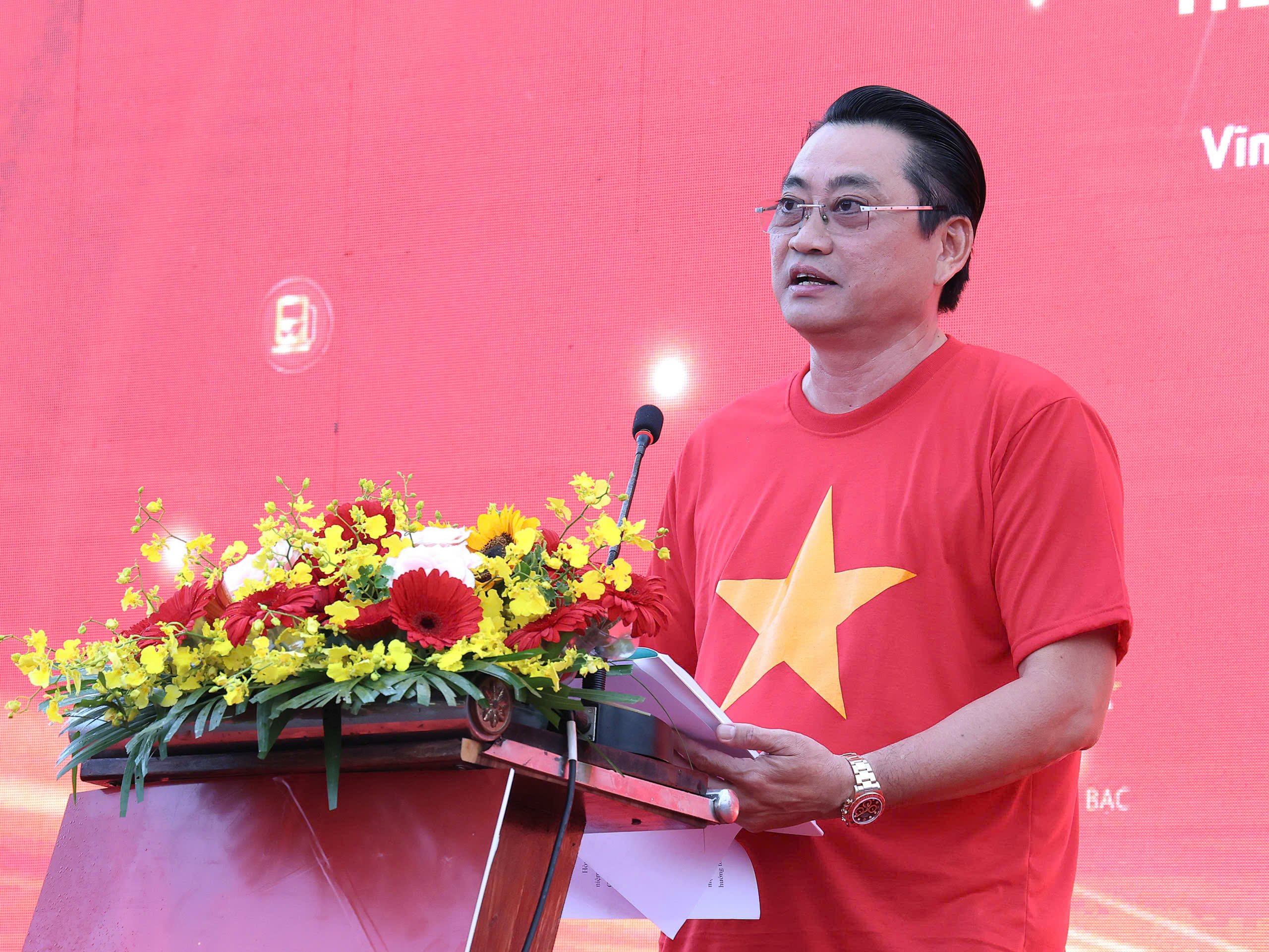 Ông Nguyễn Quỳnh Thiện - Phó Chủ tịch Ủy ban nhân dân tỉnh Vĩnh Long phát biểu tại buổi lễ.