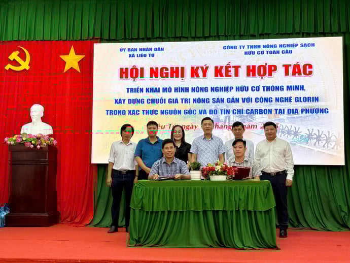 Ký kết hợp tác chiến lược triển khai “Mô hình nông nghiệp hữu cơ thông minh” giữa chính quyền địa phương và Công ty TNHH Tập đoàn Nông nghiệp Sạch Hữu cơ Toàn Cầu.
