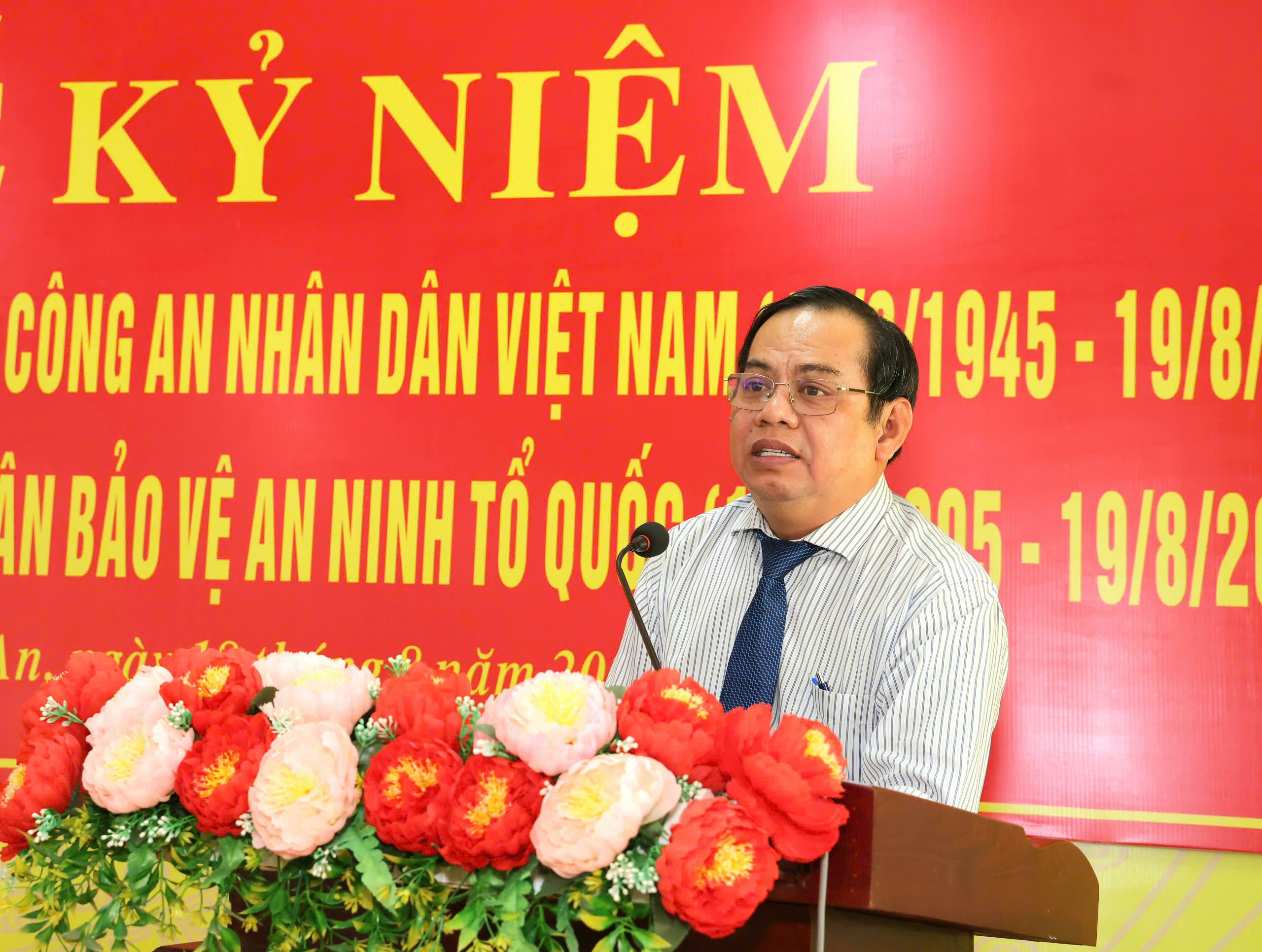 Ông Mai Như Toàn - Bí thư Đảng ủy, Chủ tịch HĐND phường Tân An phát biểu chỉ đạo tại buổi lễ.
