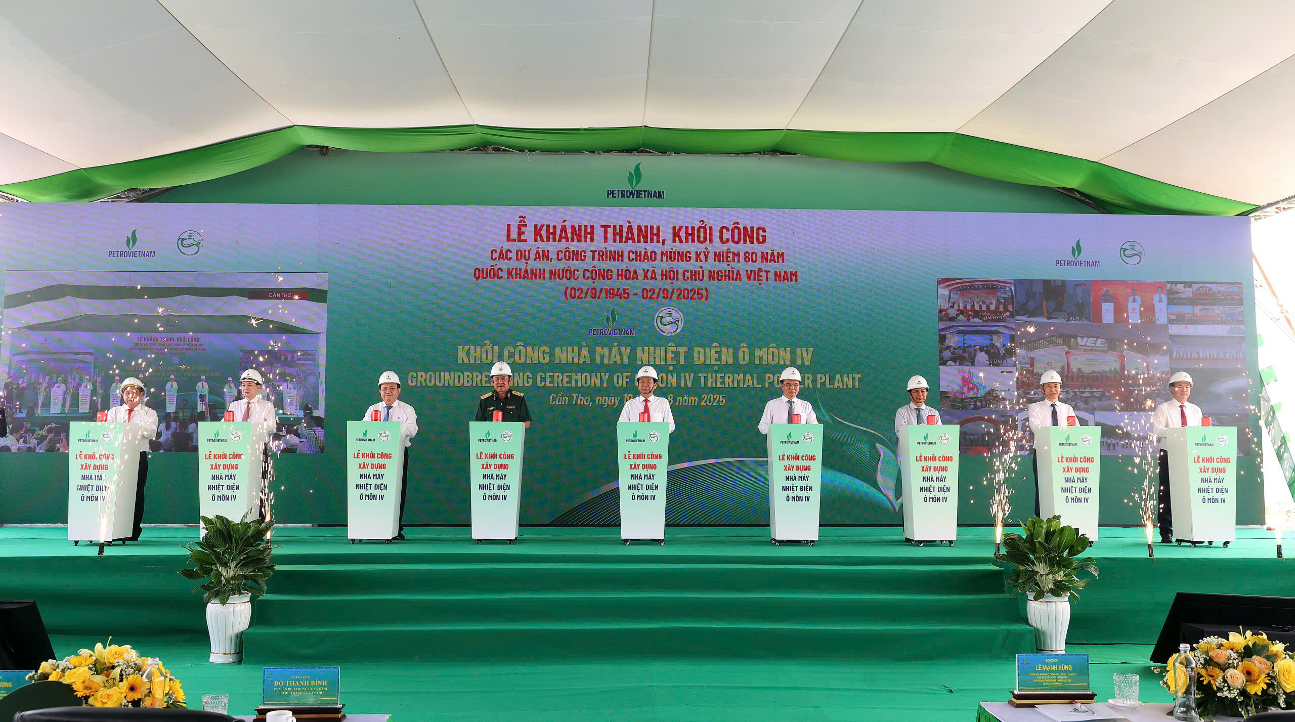 Các đại biểu thực hiện nghi thức khởi công Nhà máy Nhiệt điện Ô Môn IV.