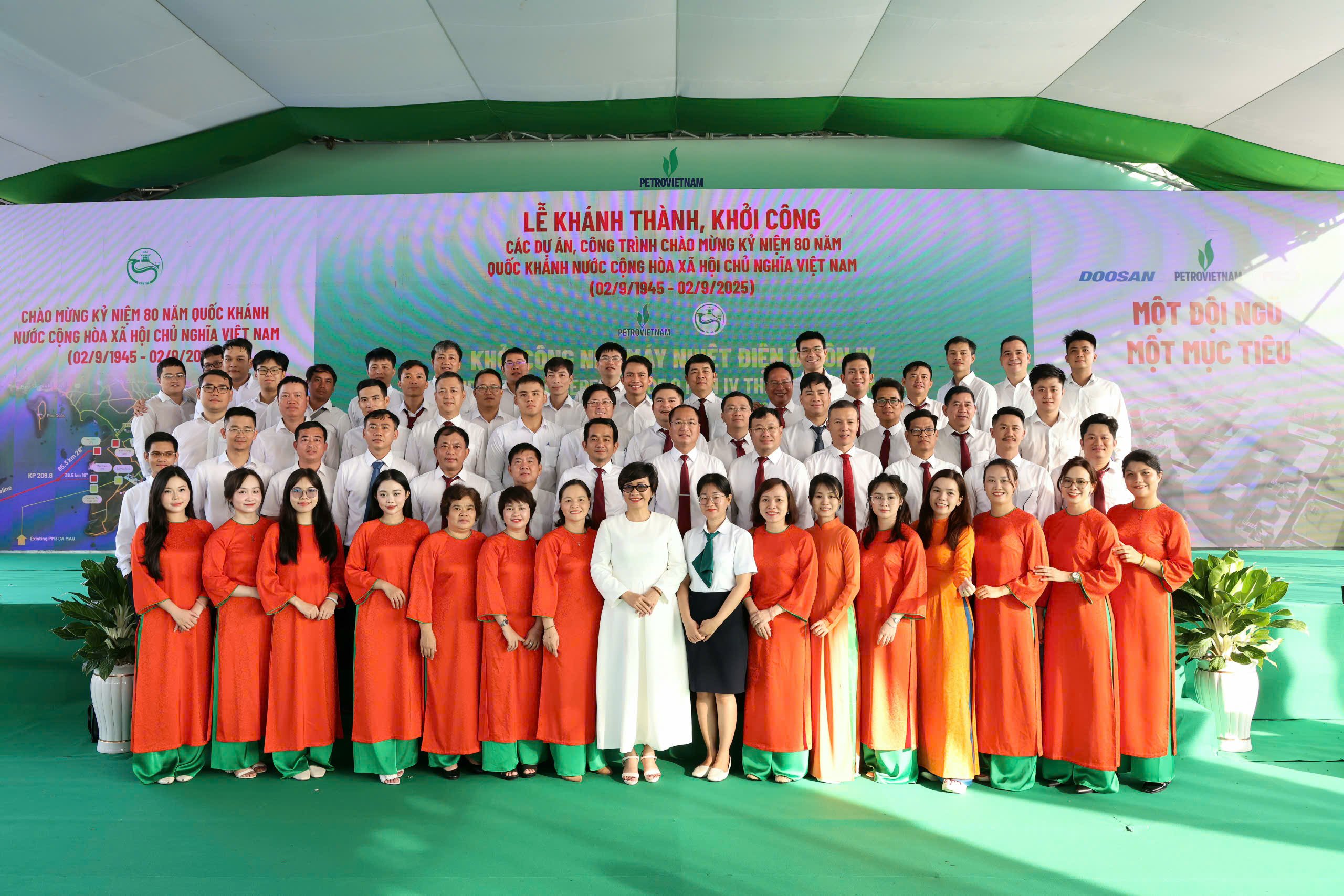 Tập thể lãnh đạo, cán bộ, nhân viên Tập đoàn Công nghiệp - Năng lượng Quốc gia Việt Nam (Petrovietnam) sẵn sàng tham gia dự án Nhà máy Nhiệt điện Ô Môn IV.