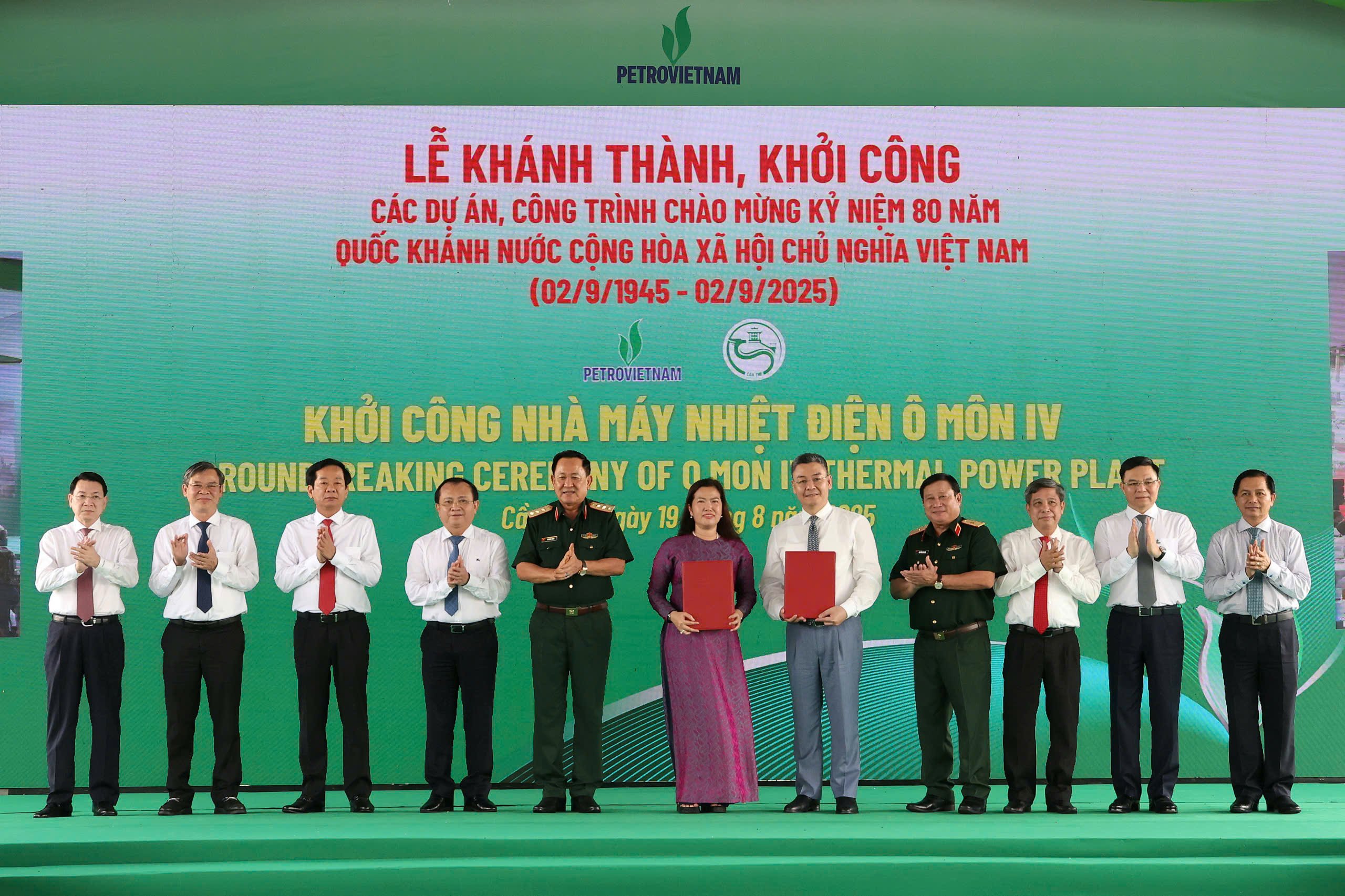 Trao Thỏa thuận hợp tác toàn diện giữa Petrovietnam và UBND TP. Cần Thơ.