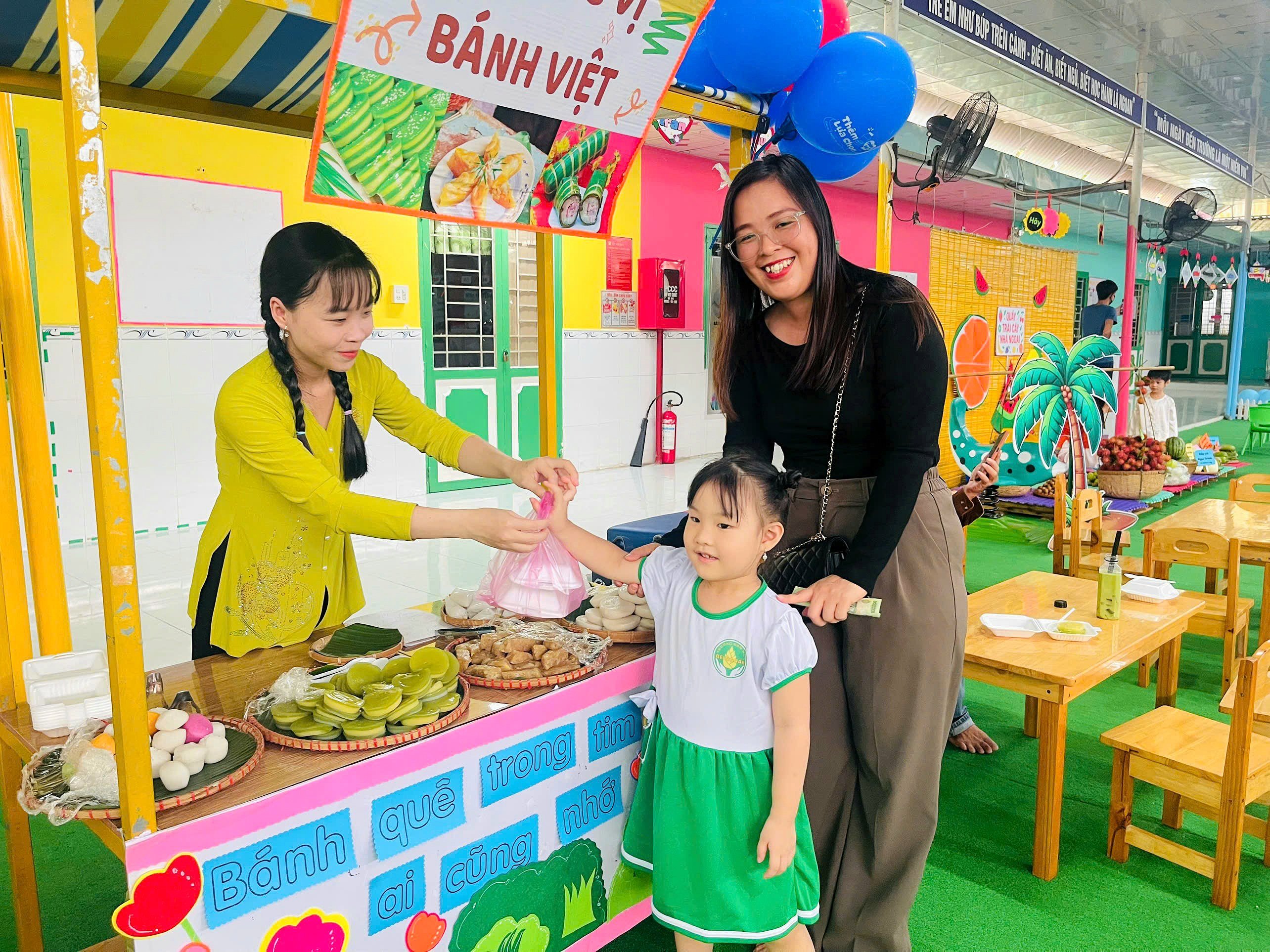 Việc phụ huynh cùng đồng hành với con không chỉ tạo ra niềm vui, mà còn tăng thêm sự gắn kết giữa gia đình và nhà trường, xây dựng môi trường giáo dục toàn diện và thân thiện.
