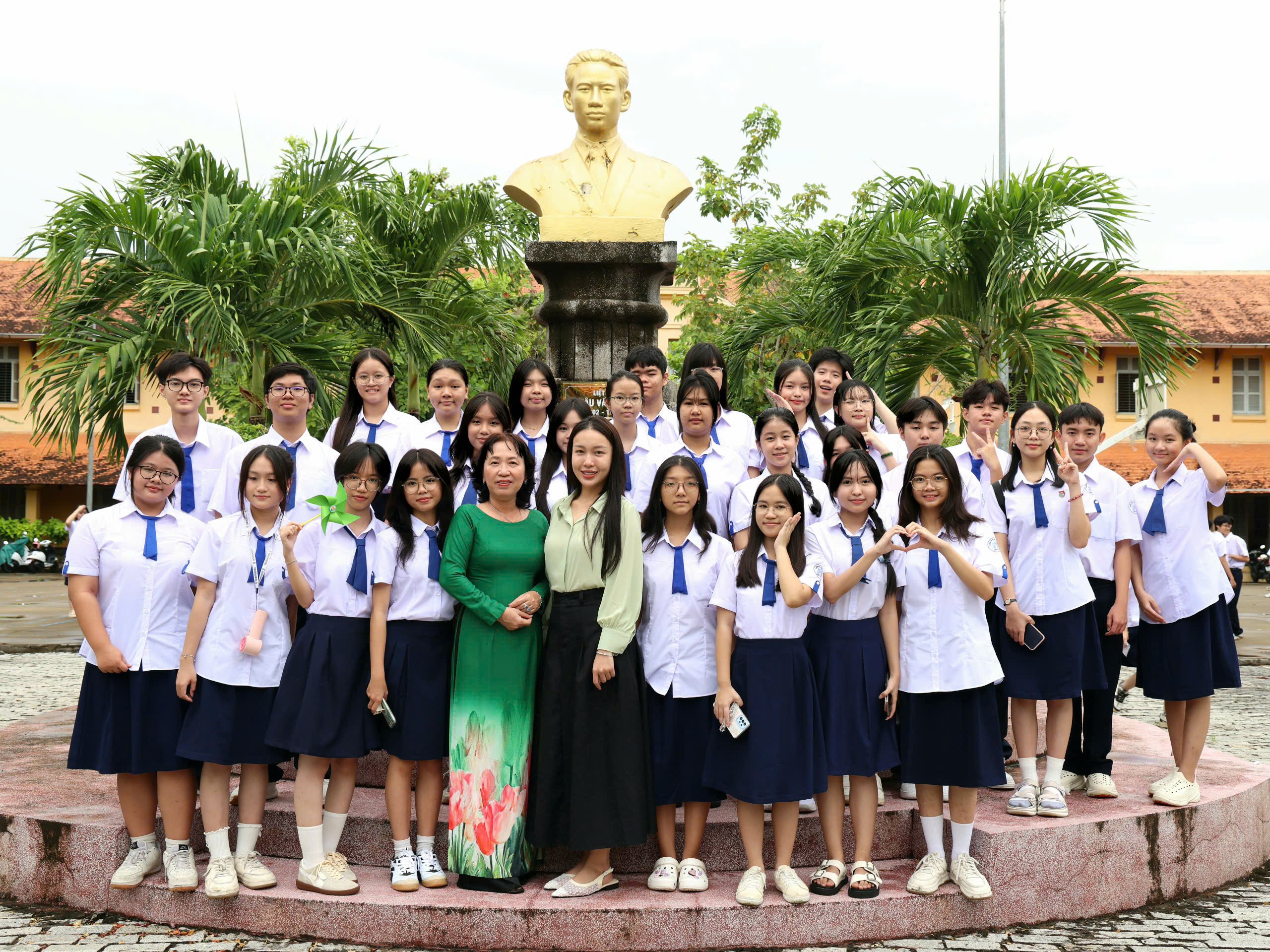 Trường THPT Châu Văn Liêm, ngôi trường mang tên nhà cách mạng tiền bối của Đảng, người con ưu tú của quê hương Cần Thơ trong sự nghiệp giải phóng đất nước.