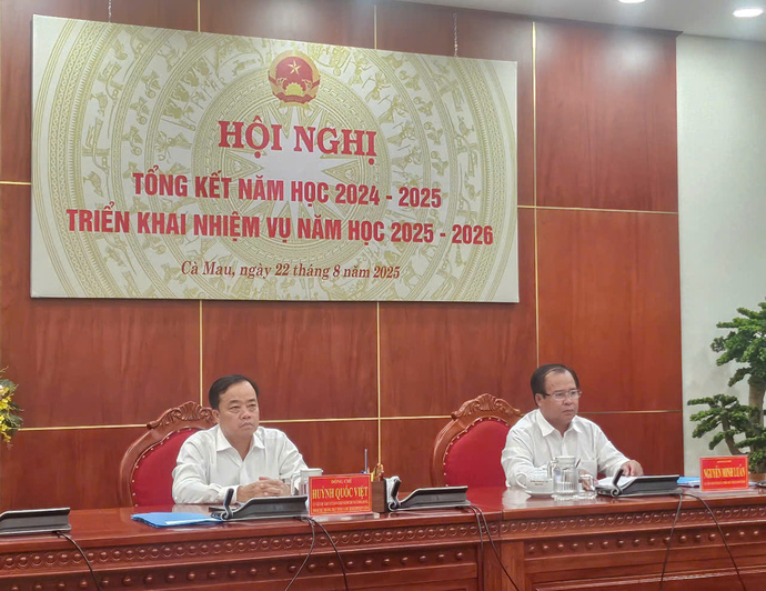 Tham dự Hội nghị có ông Huỳnh Quốc Việt - Ủy viên Dự khuyết Ban Chấp hành Trung ương Đảng, Phó Bí thư Tỉnh ủy, Chủ tịch UBMTQVN tỉnh; ông Nguyễn Minh Luân - UVBTV, Phó Chủ tịch UBND tỉnh Cà Mau( bên phải).