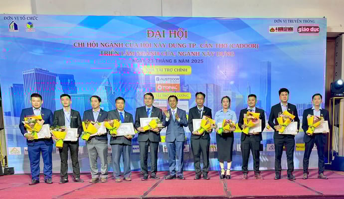 Ra mắt chính thức Ban chấp hành Chi hội.