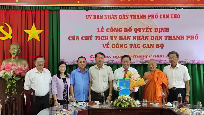 Ông Thạch Song nhận quyết định