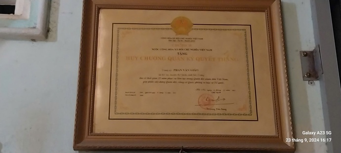 Huy chương Quân kỳ quyết thắng (do Chủ tịch nước Trương Tấn Sang tặng)