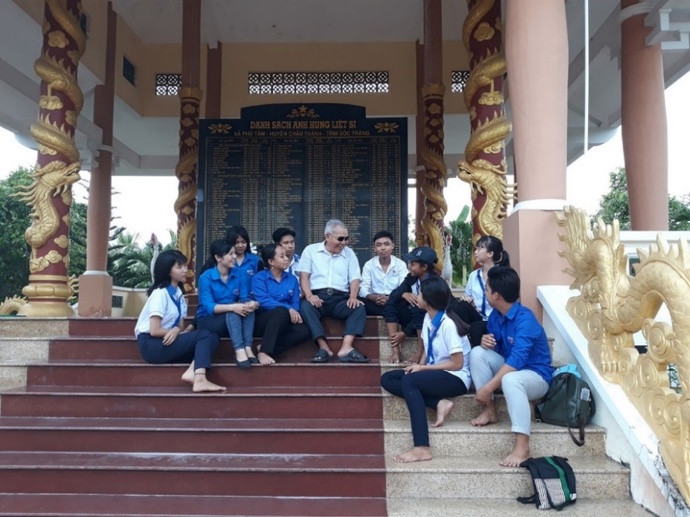 Ông Phan Văn Giáo trong buổi nói chuyện với Đoàn viên – thanh niên trường THPT Phú Tâm trong hoạt động Về nguồn, giáo dục lòng yêu nước, tinh thần trách nhiệm và ý thức xây dựng và bảo vệ Tổ quốc (18/10/2018)