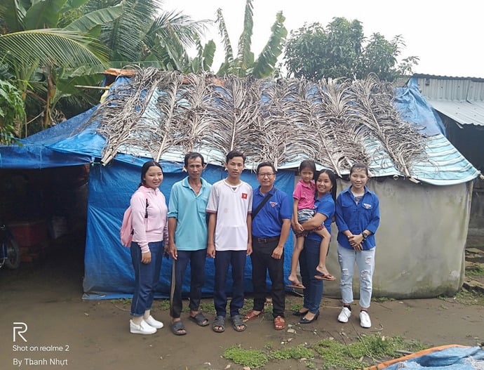 Cô Trần Ngọc Bảo Trân – Phó Bí thư Đoàn trường – Hình chụp trong chuyến khảo sát nhà em Trần Hoàng Cát
