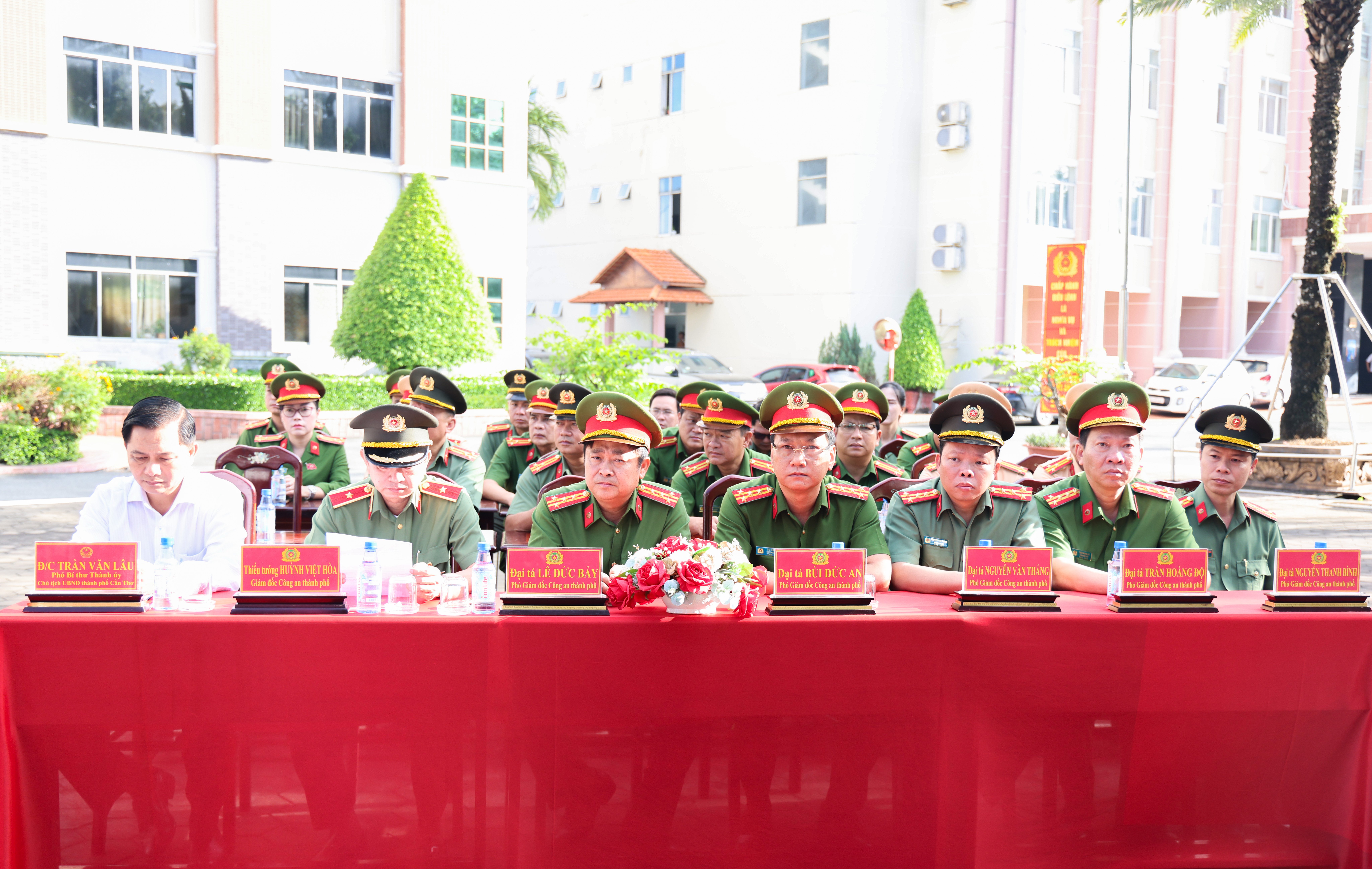 Đại biểu tham dự Lễ ra mắt.