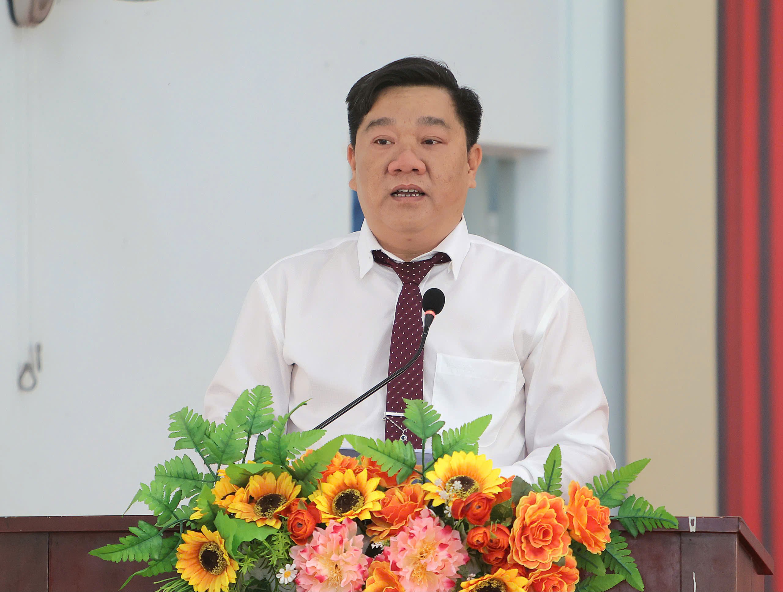 Ông Phạm Văn Đồng - Phó Bí thư Đảng ủy, Chủ tịch UBND phường Ninh Kiều phát biểu tại buổi họp mặt.