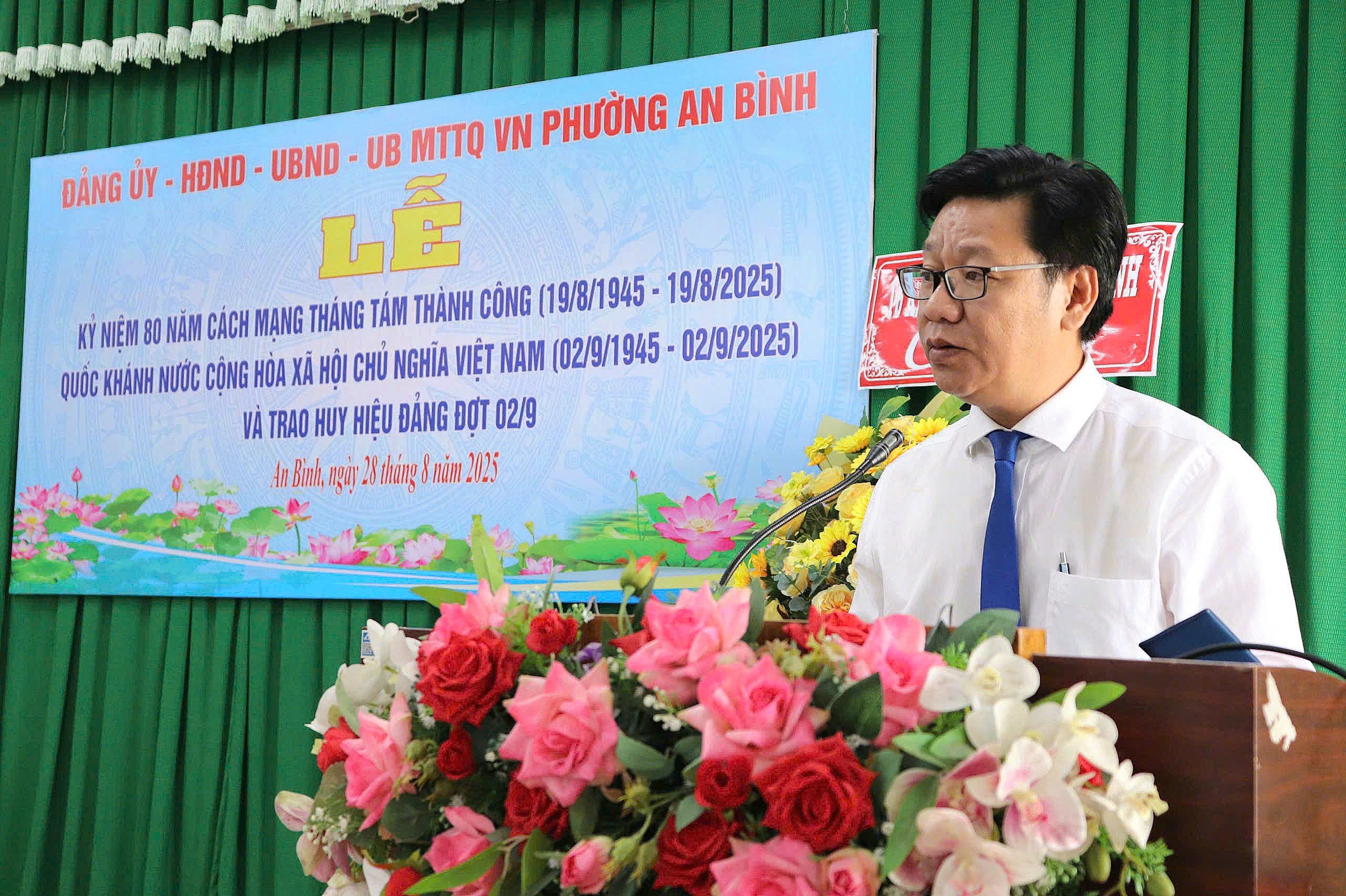 Ông Đào Thành Hiểu - Phó Bí thư Đảng ủy, Chủ tịch UBND phường An Bình phát biểu tại buổi họp mặt.