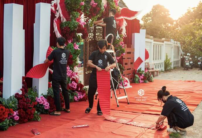 'Tôi may mắn vì được cộng tác với những bạn trẻ đầy nhiệt huyết và có tâm với nghề, các bạn là một phần không thể thiếu của Decor Tây Đô' - Nhựt Trường tự hào chia sẻ.