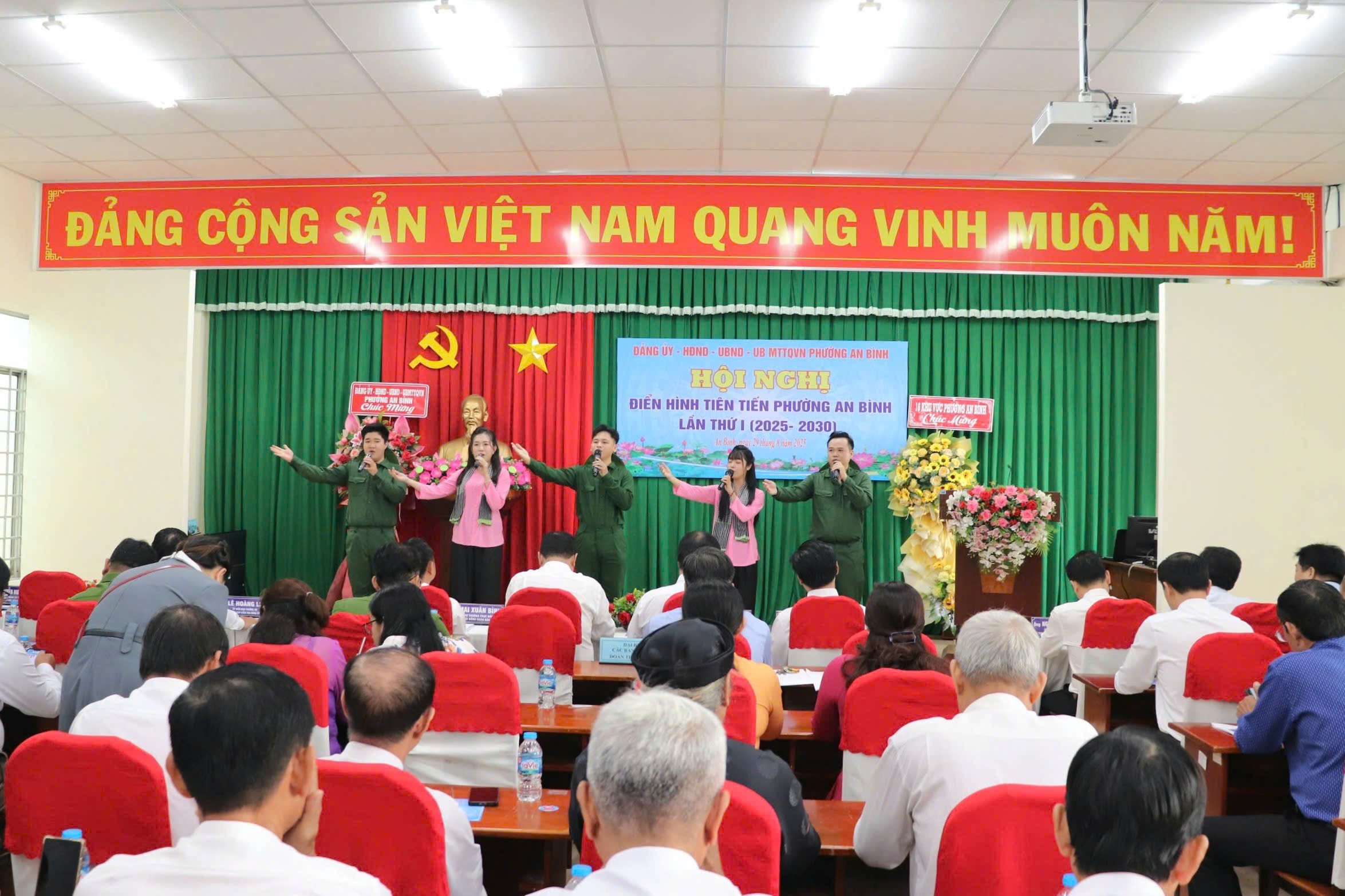 Quang cảnh Hội nghị điển hình tiên tiến phường An Bình.