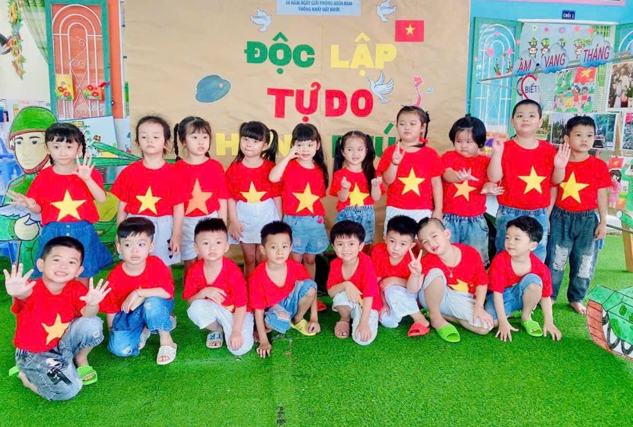 Học sinh Trường Mầm non Bé Ngoan 1, phường Cái Răng cùng nhau đón chào năm học mới và Quốc khánh 2/9.