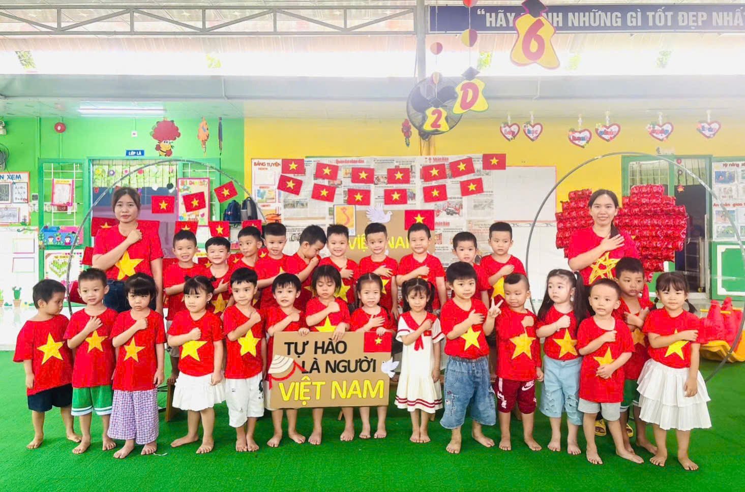 Giáo viên, học sinh Trường Mầm non Bé Ngoan 2, phường Hưng Phú hưởng ứng các hoạt động chào mừng Quốc Khánh 2/9.