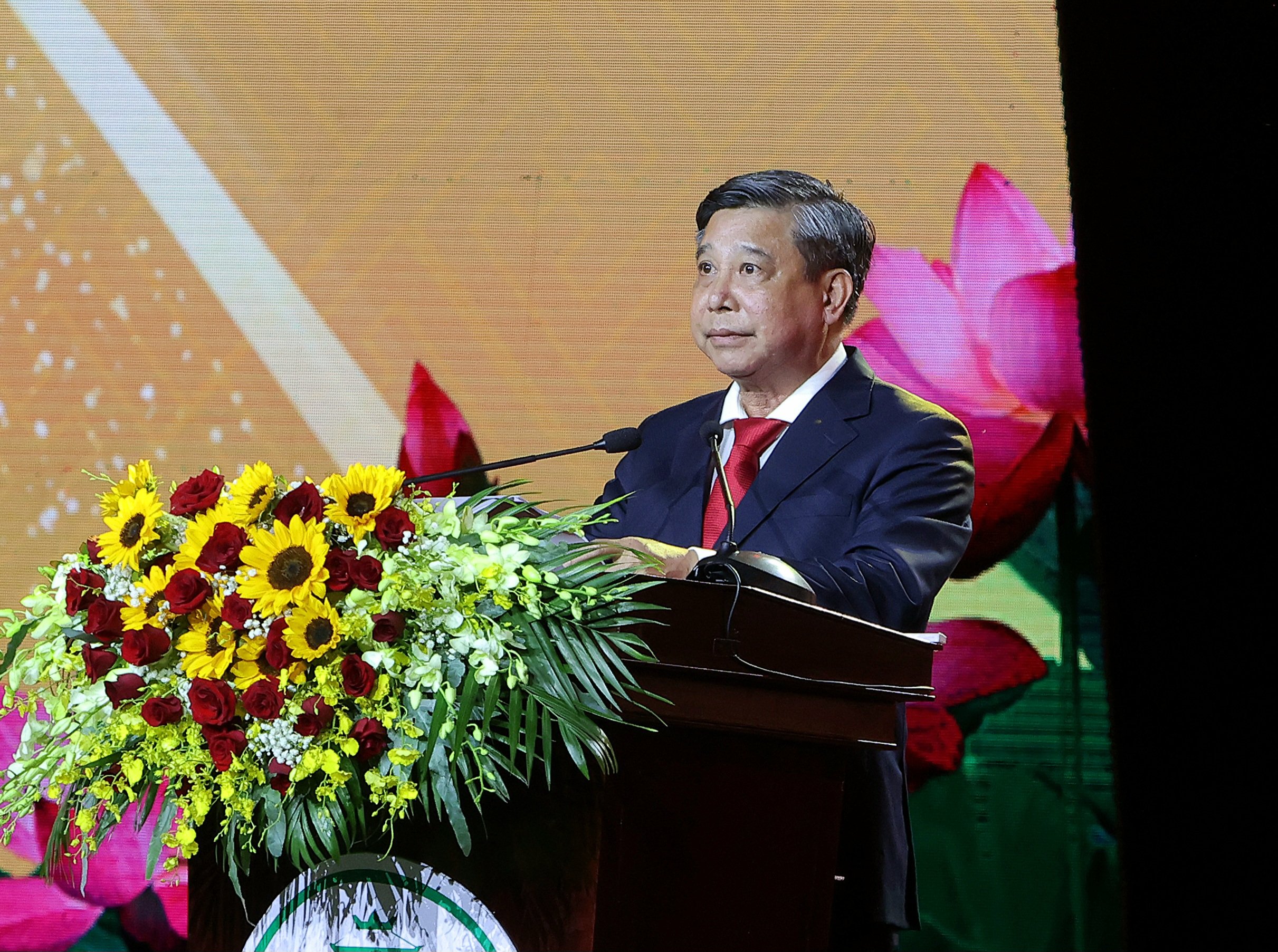 Ông Đồng Văn Thanh – Phó Bí thư Thường trực Thành ủy, Chủ tịch HĐND TP. Cần Thơ phát biểu ôn lại truyền thống.