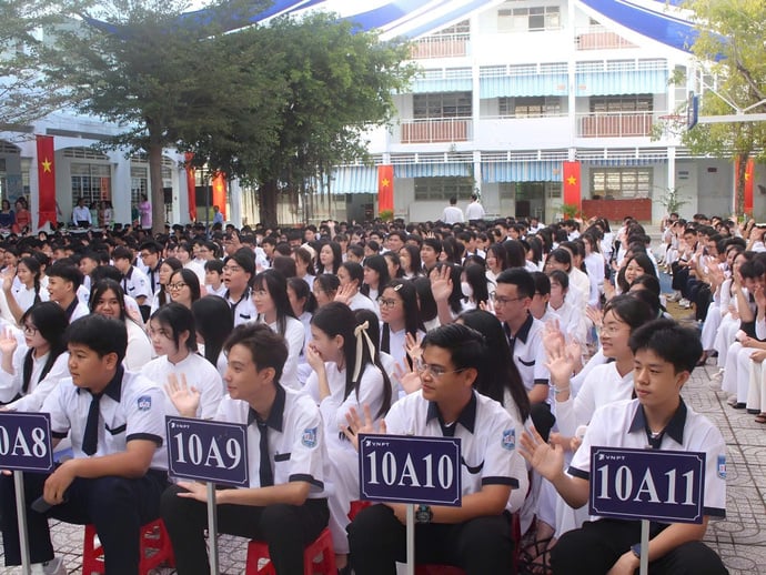 Sáng ngày 5/9, trường THPT Phan Ngọc Hiển (đường Xô Viết Nghệ Tĩnh, P. Thới Bình, TP. Cần Thơ) long trọng tổ chức lễ khai giảng chào năm học mới 2025 - 2026.