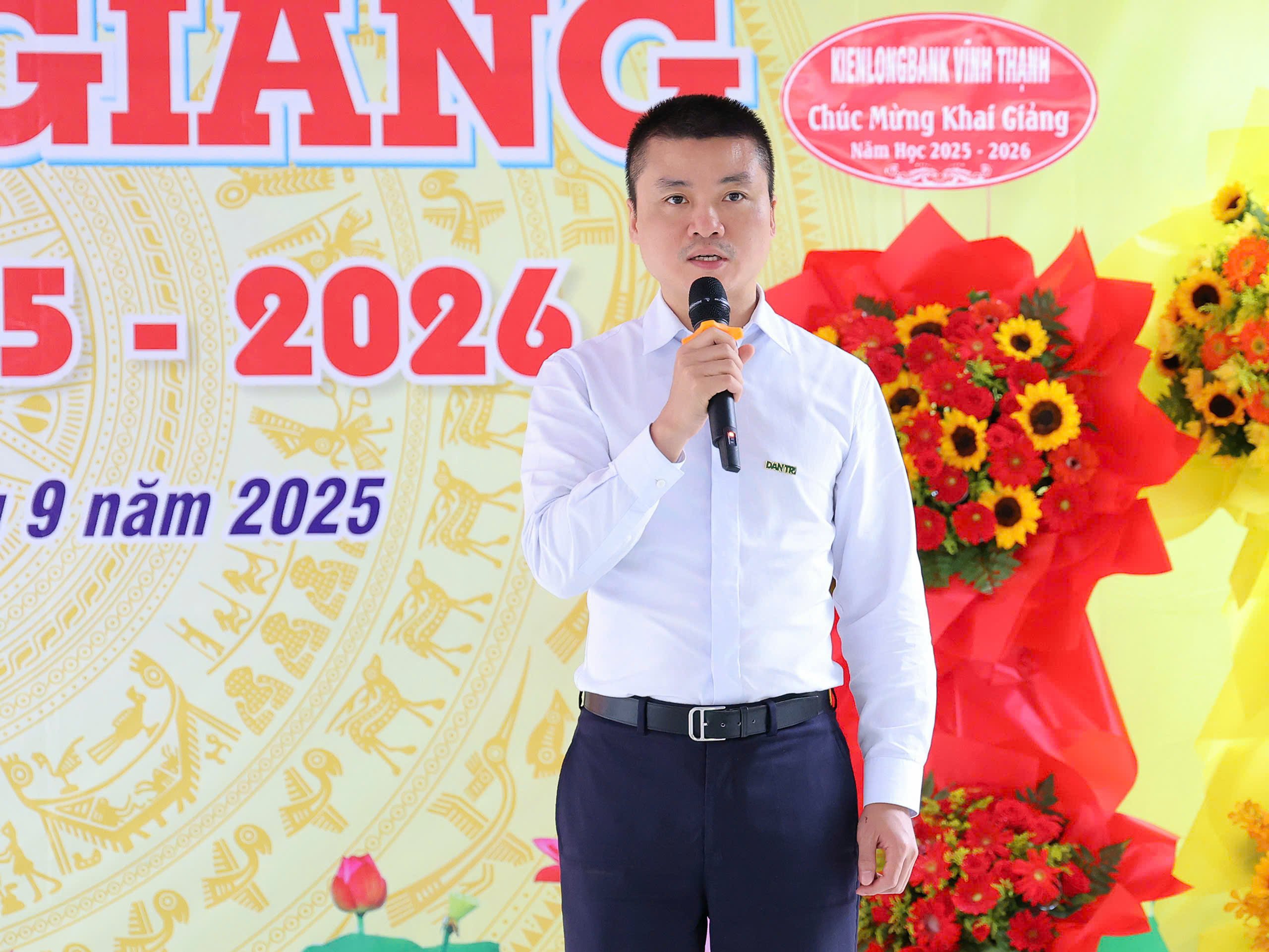 Nhà báo Phạm Tuấn Anh - Tổng Biên tập báo Dân trí phát biểu tại buổi lễ.