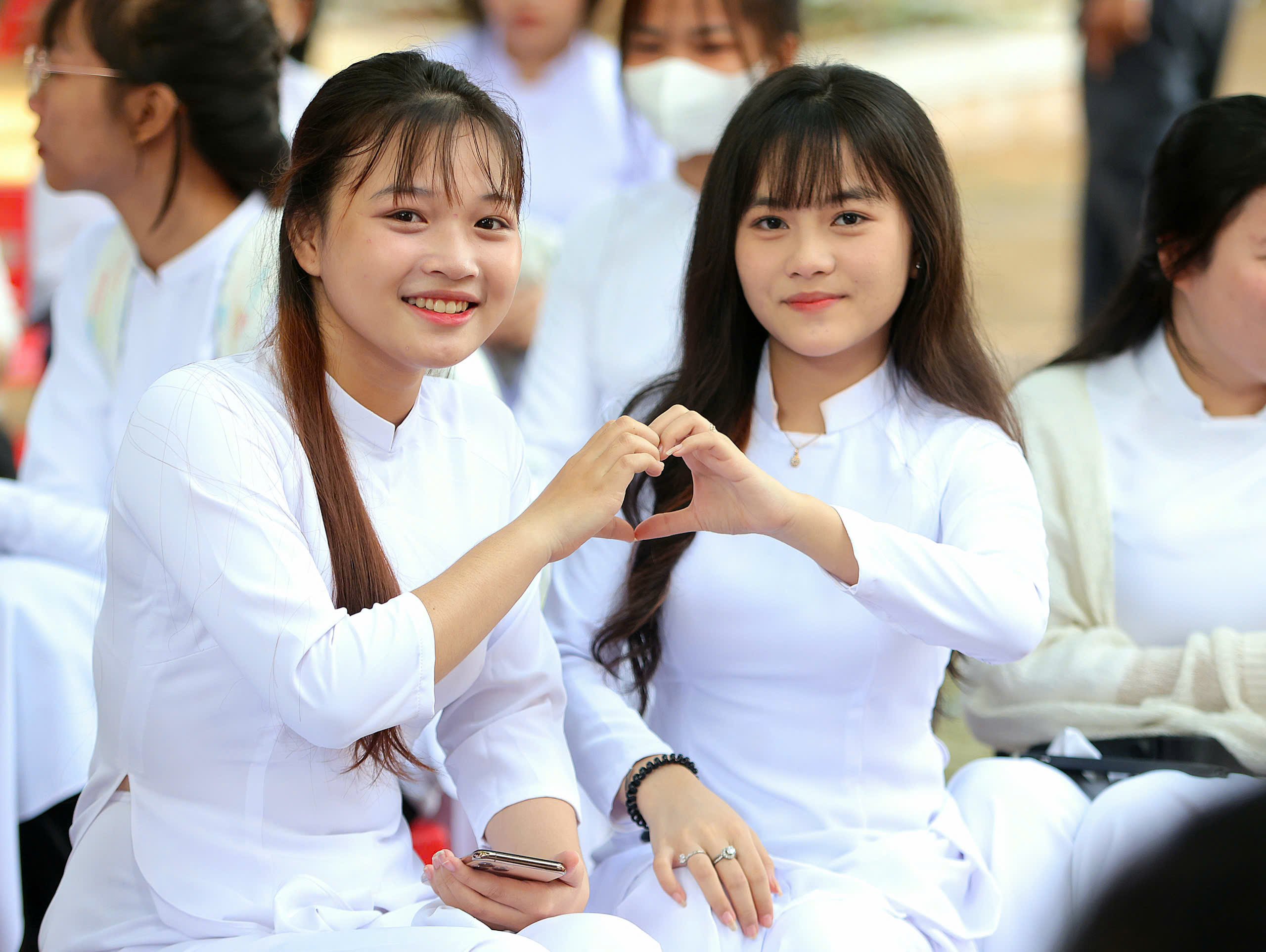 Các em học sinh háo hức đón chào năm học mới 2025 - 2026.